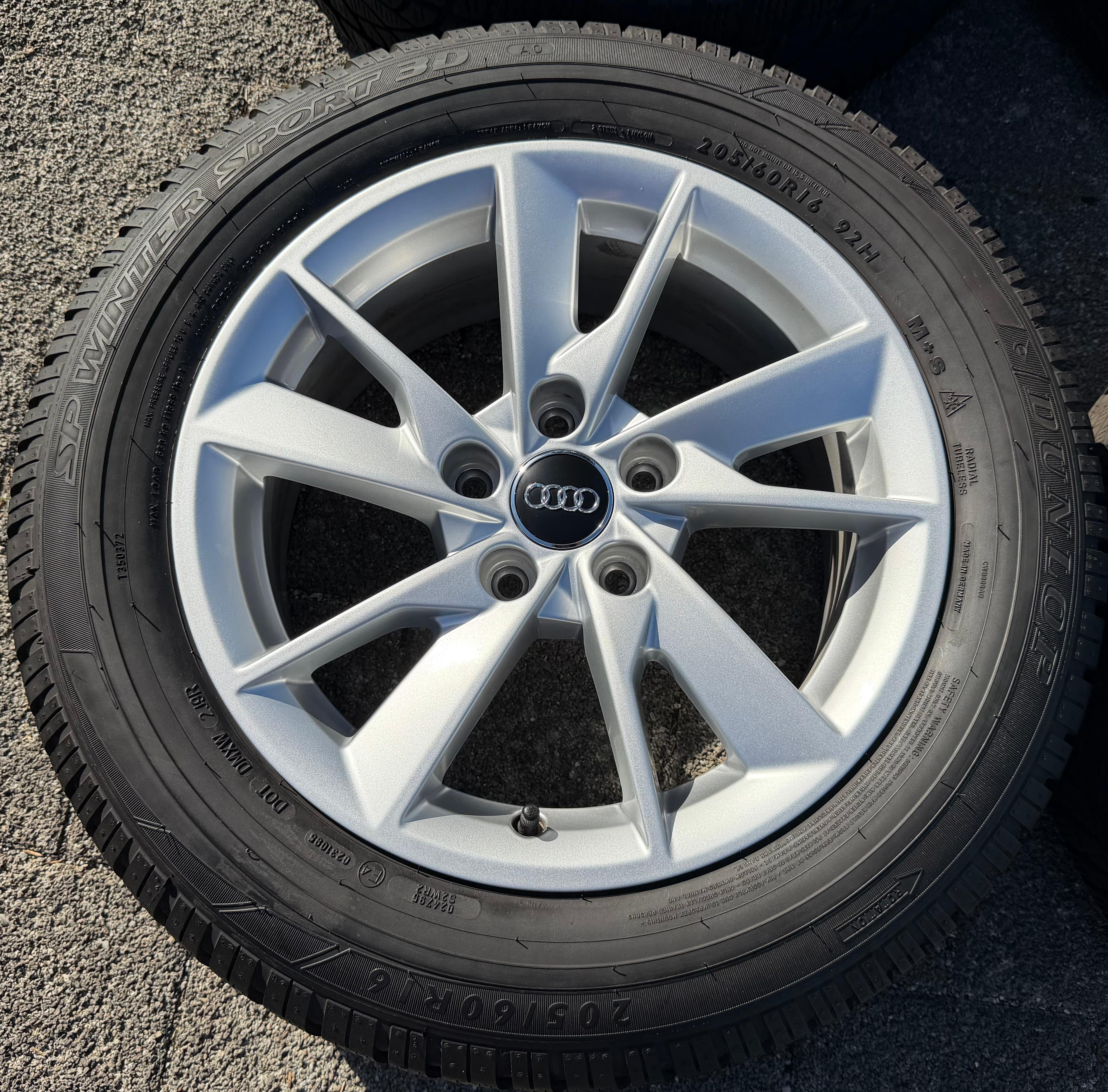 4 ruedas de invierno de aleación originales Audi A4 8W B9 8W0601025A 205/60R16 92H Dunlop
