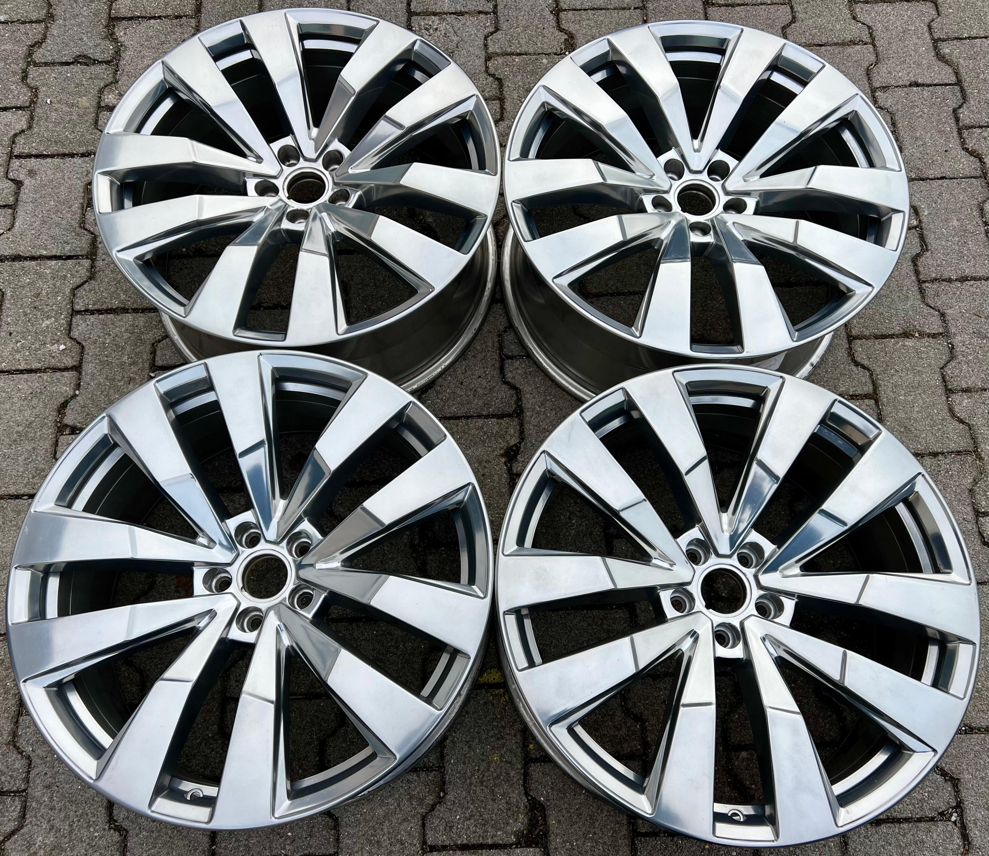 4 RUOTE ORIGINALI IN ALLUMINIO 21" VW ATLAS CA1 VW TOUAREG III CR 9x21 ET34 FREIHAUS