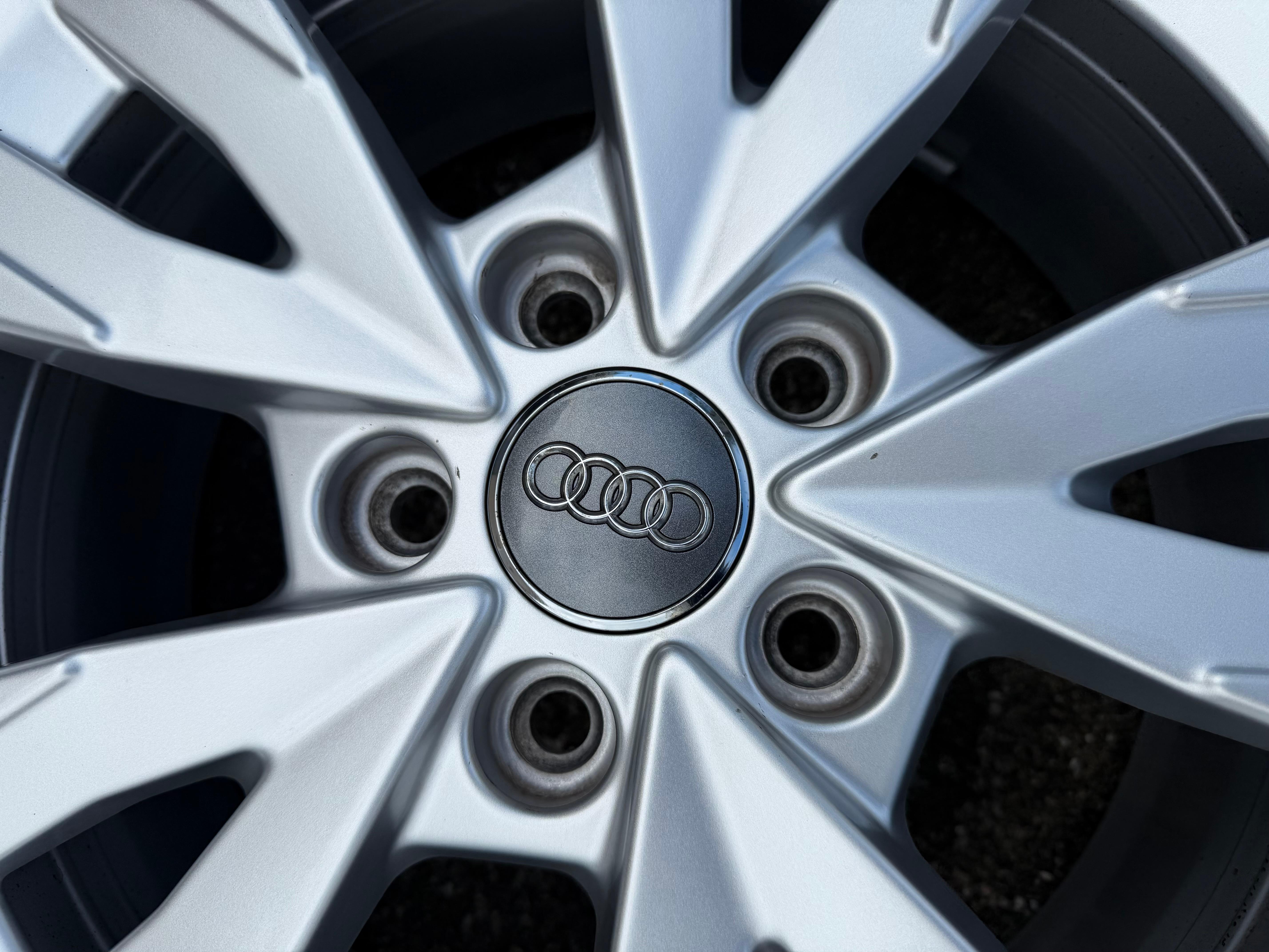 4 Original Alu Winterräder Audi A3 8Y 8Y0071496 205/55R16 91H Goodyear