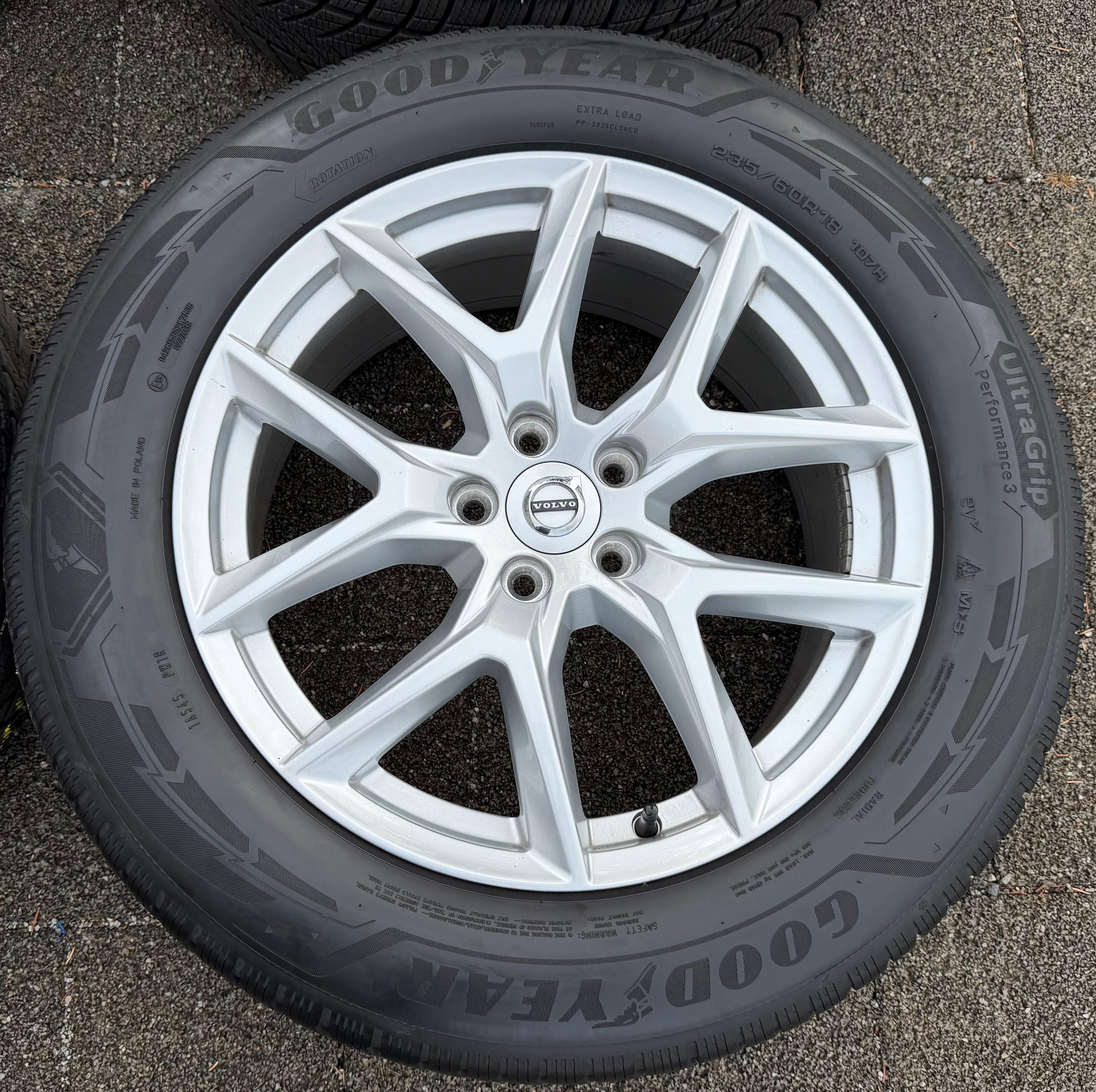 4 ruedas de invierno de aleación originales de 18" para Volvo XC60 II 31423851 235/60R18 107H Goodyear 2025