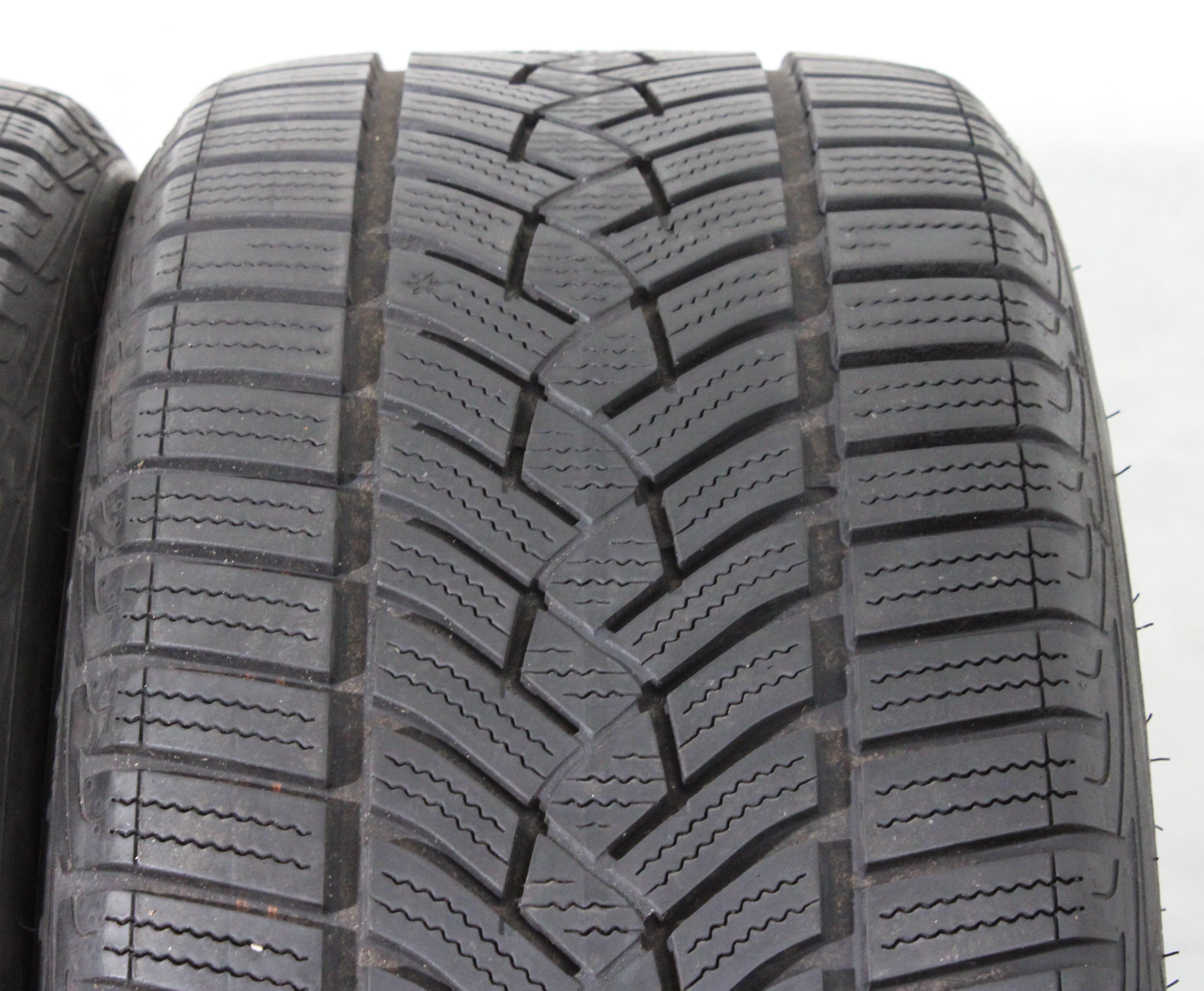 2 x 225/45R18 95H Winterreifen Goodyear Ultra Grip Performance GEN-1 MO 4,5-5mm 2023