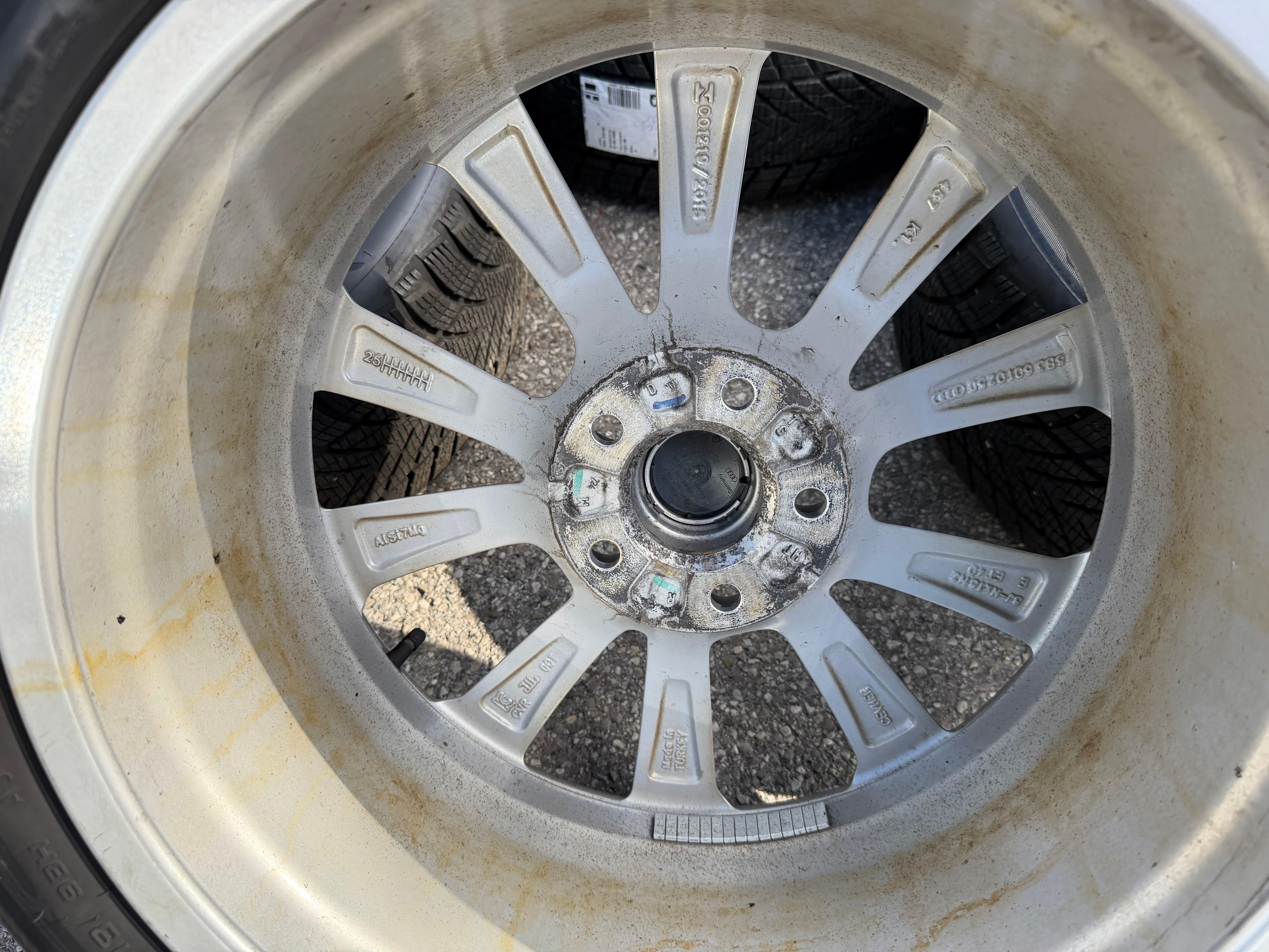 4 RUEDAS DE ALUMINIO ORIGINALES DE INVIERNO AUDI A5 S5 FU2 B10 8B3601025D 235/45R18 98H 2024