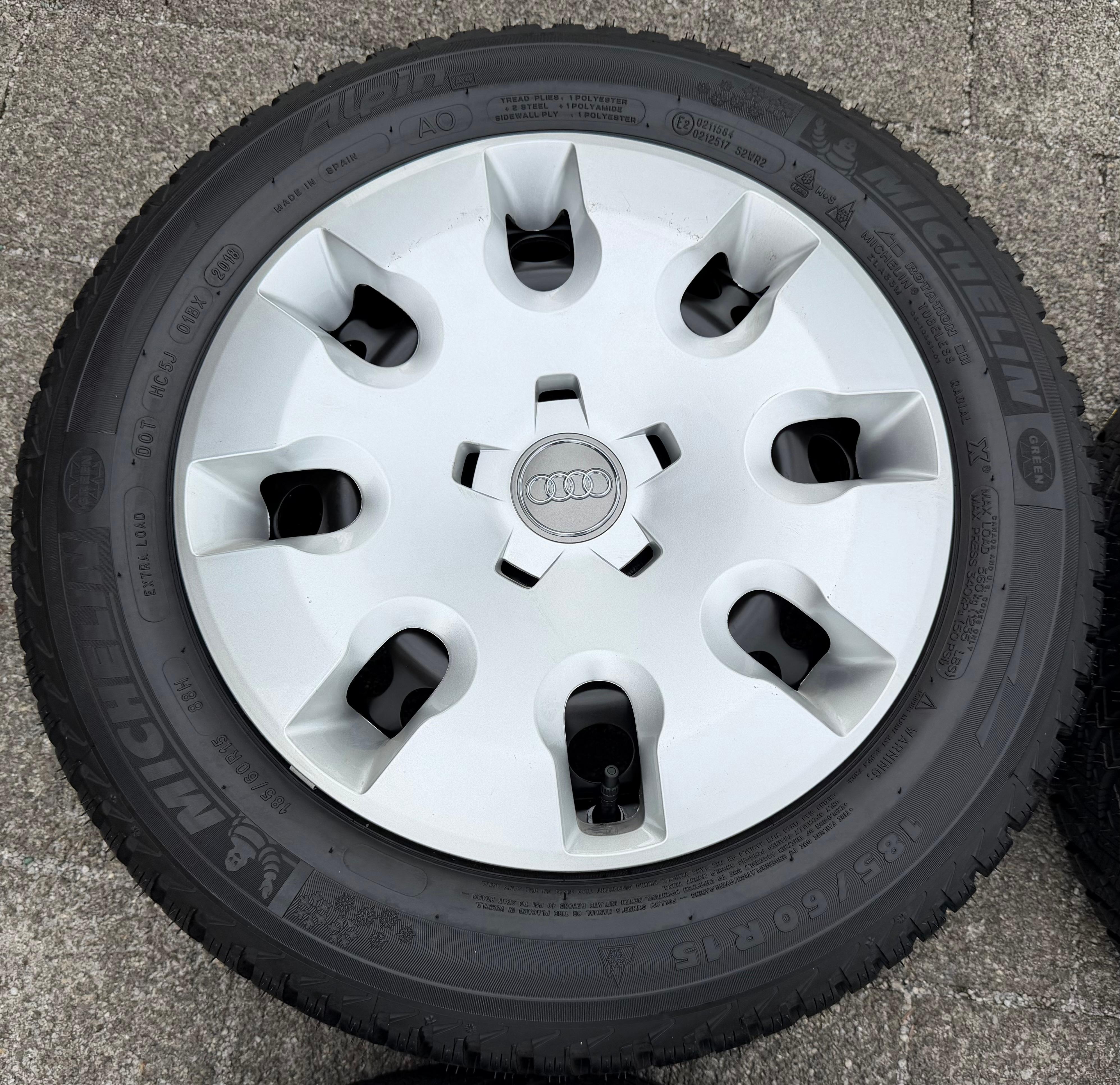 4 Winterräder Audi A1 8X 8X0601027C 185/60R15 88H Michelin Winterreifen