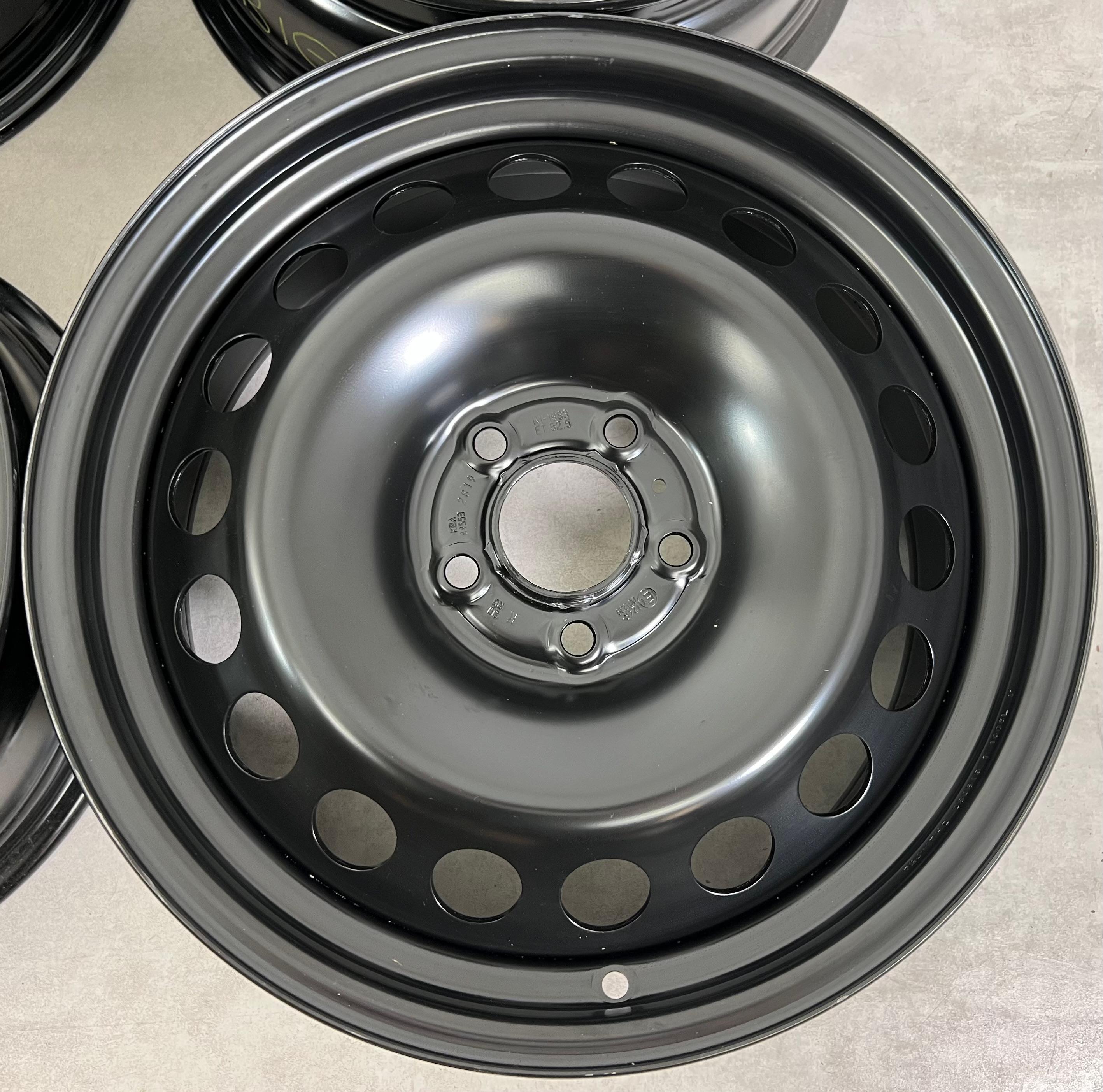 4 CERCHIO IN ACCIAIO 17" FORD KUGA II DM2 7,5x17 ET52,5 5x108 NUOVO FREIHAUS