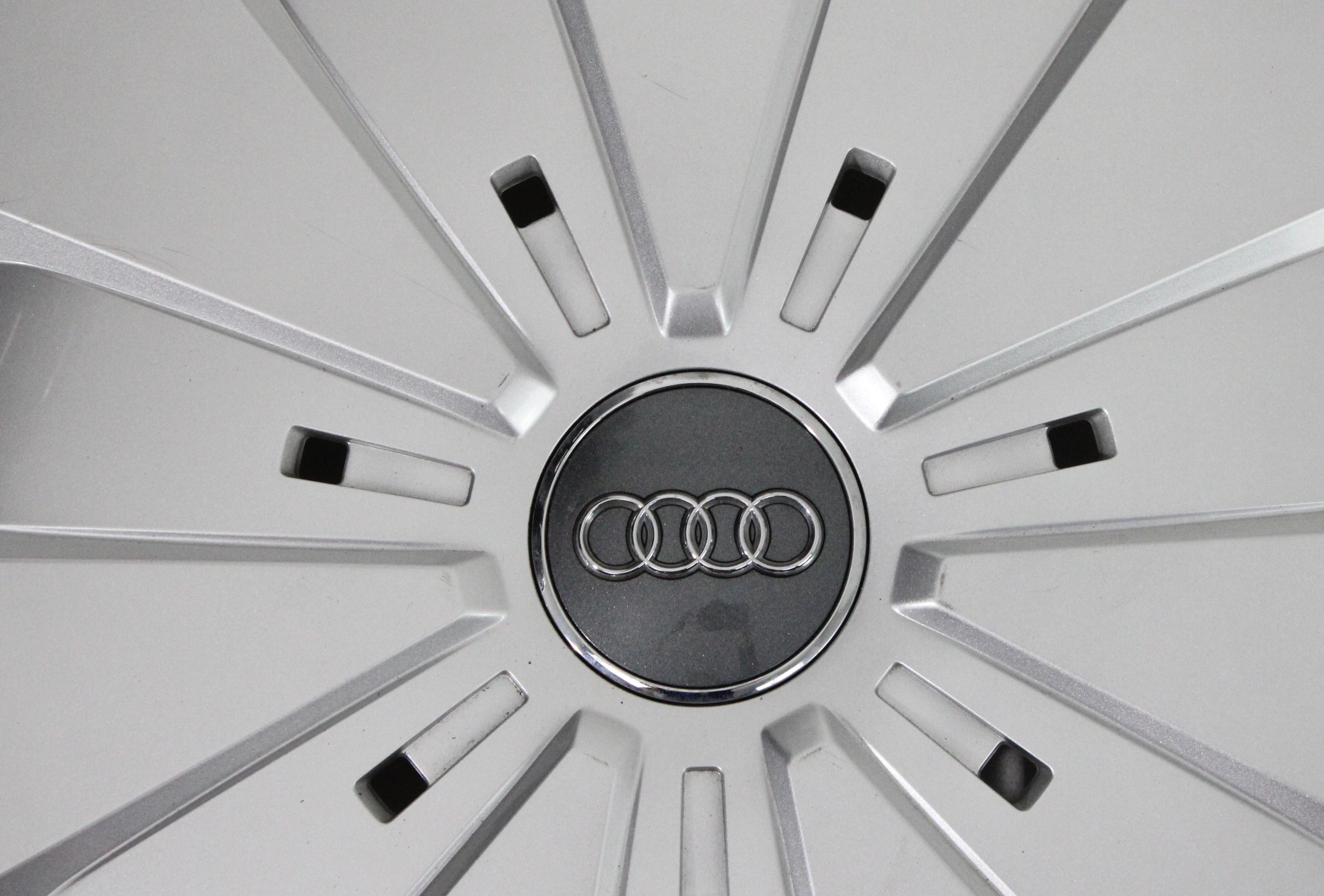 4x Tapacubos originales de 16" para Audi A3 A4 Q2 81A601147