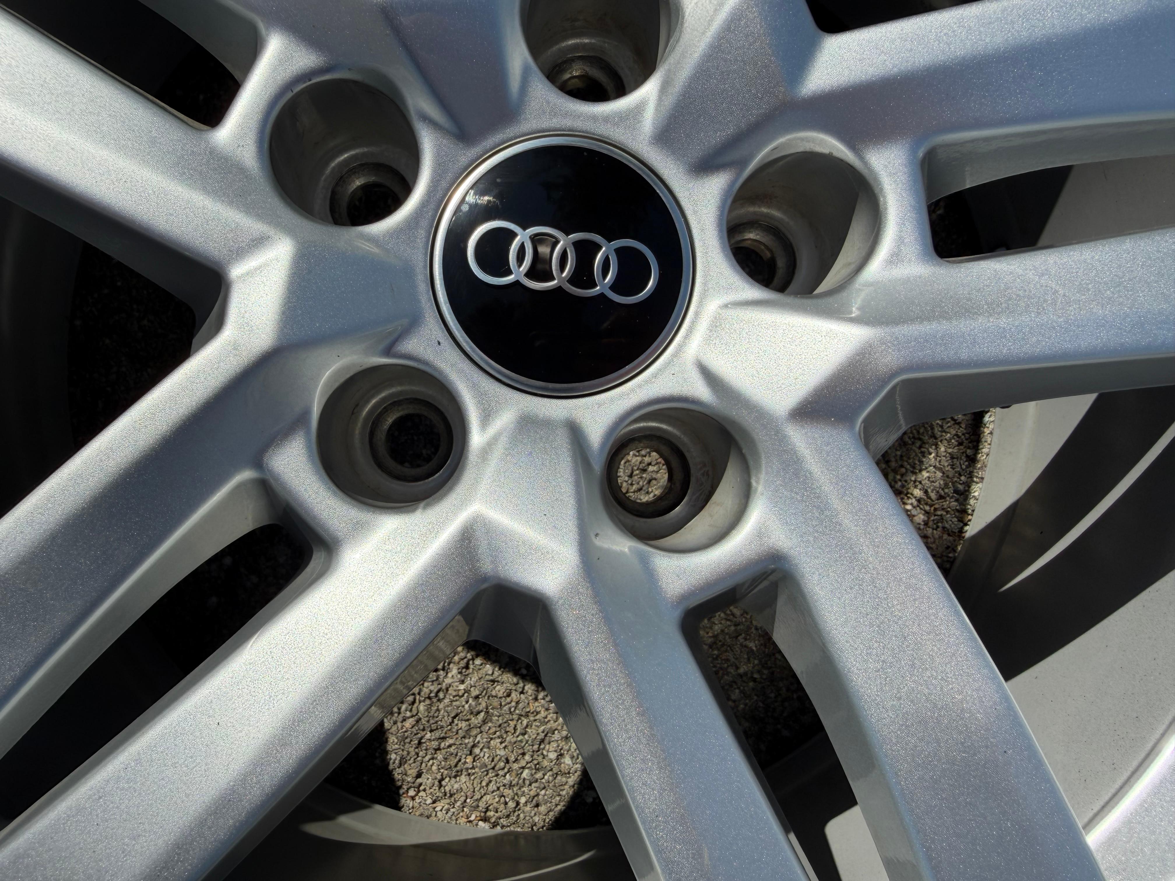 4 ruedas de invierno de aluminio originales de 17" para Audi A4 B9 8W 8W0601025P 225/50R17 98H Dunlop