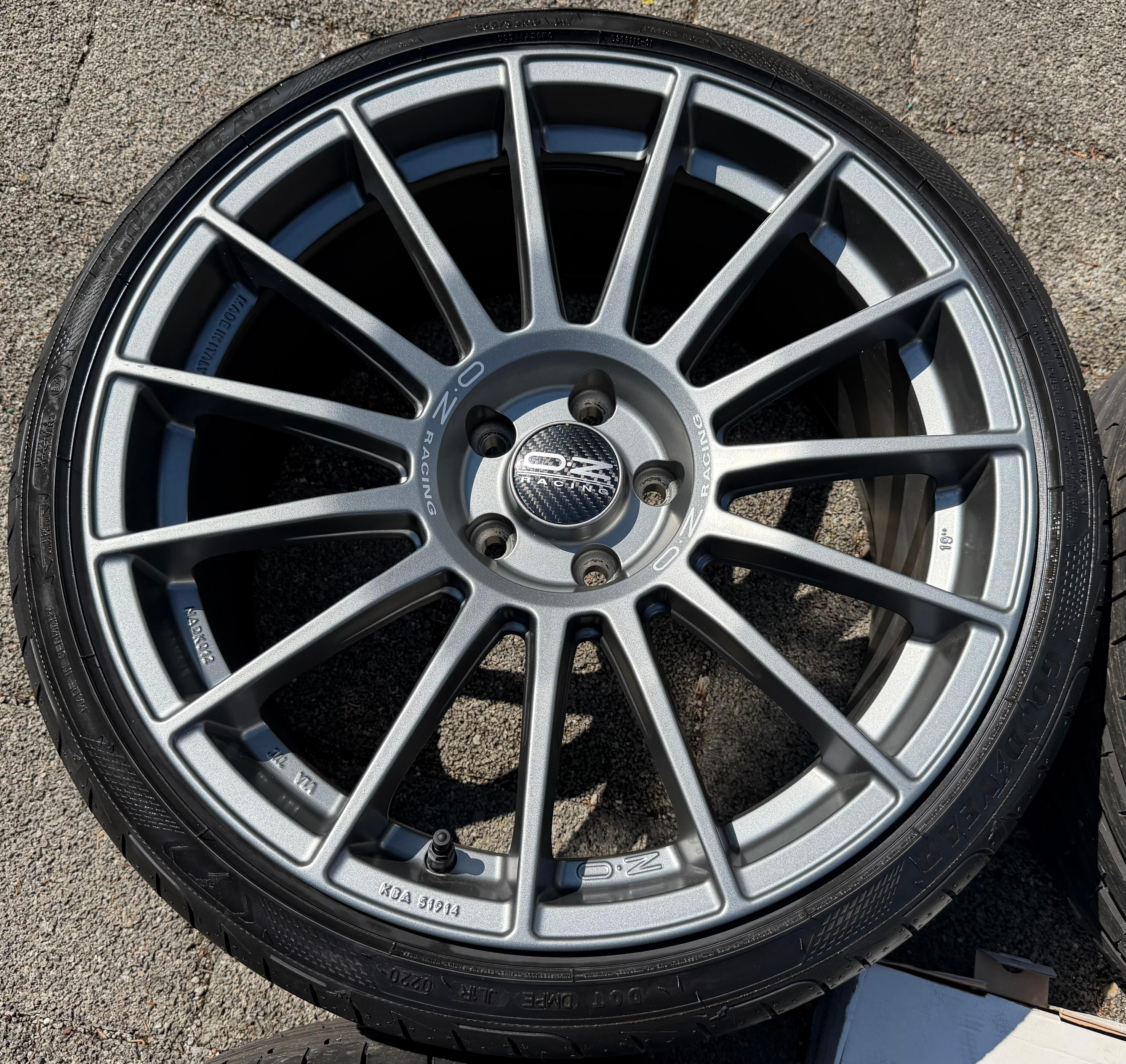 Cerchi estivi in alluminio da 4 OZ e 19" per Mercedes Classe C, CLK, CLC, SLK AMG con pneumatici Goodyear