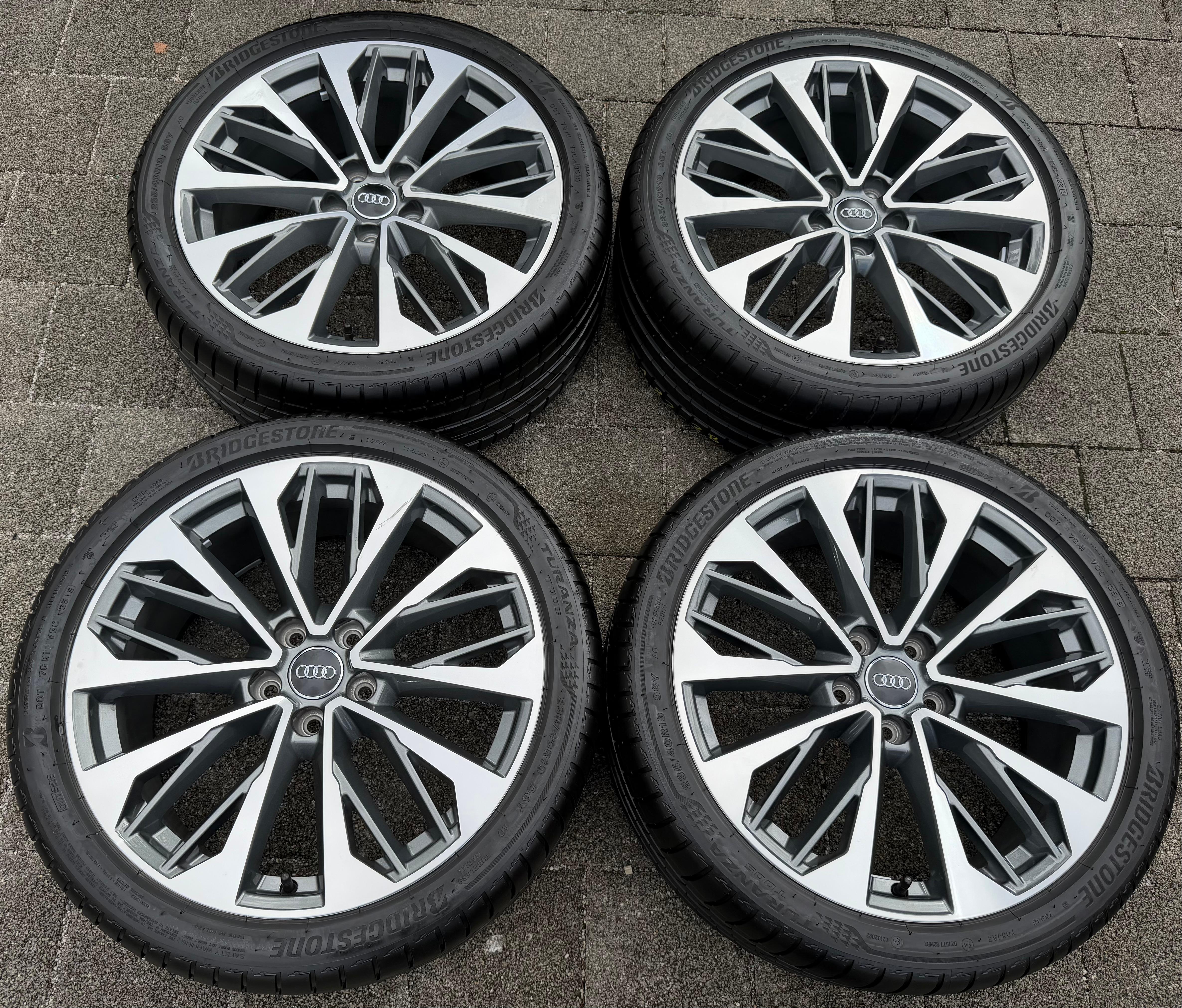 4 Original 19" Alu Sommerräder Audi Q2 SQ2 81A601025S 235/40R19 96Y Bridgestone