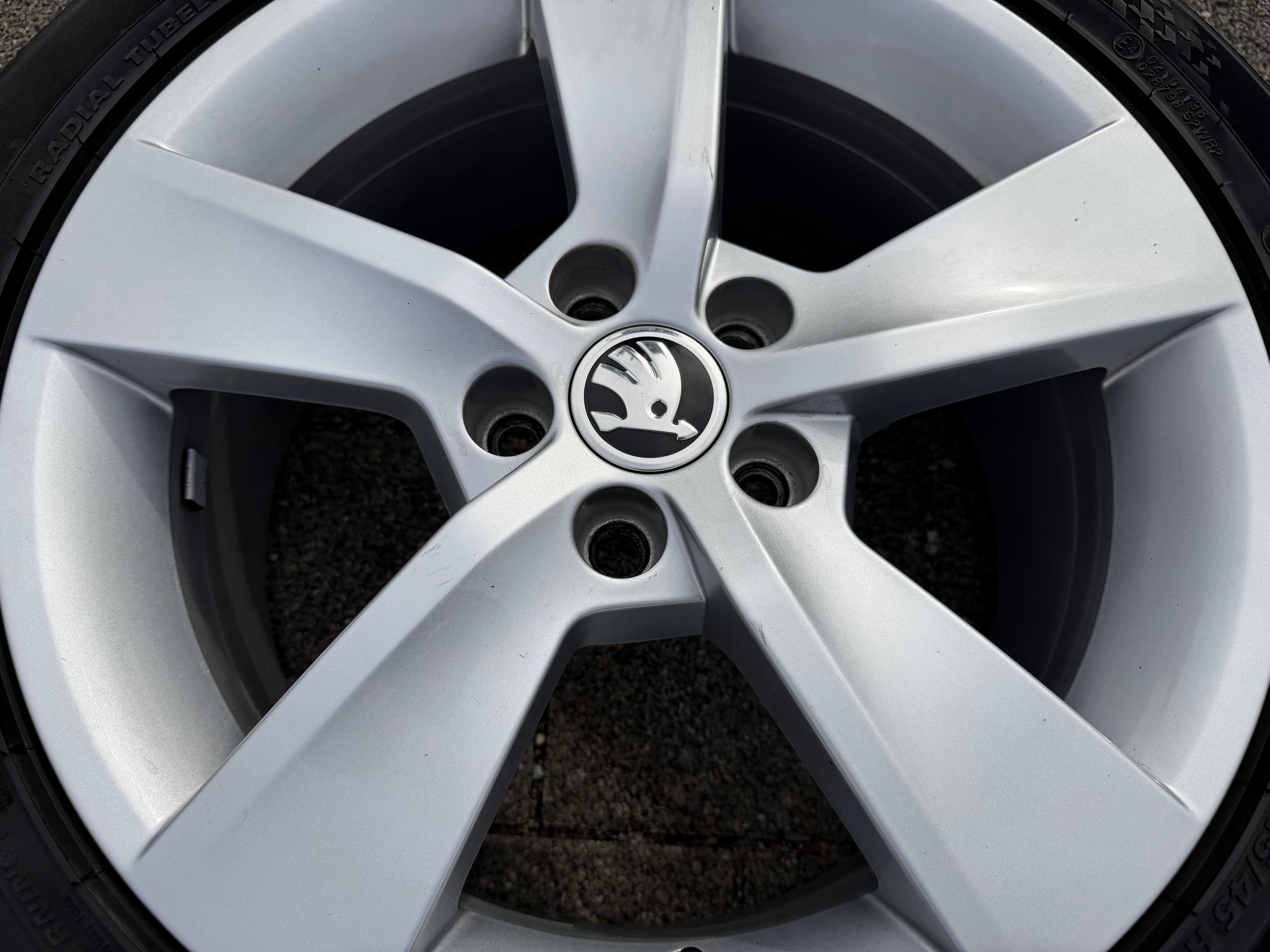 4 ruote estive in lega originali da 16" per Skoda Fabia 3 215/45R16 86H 5JA601025AD