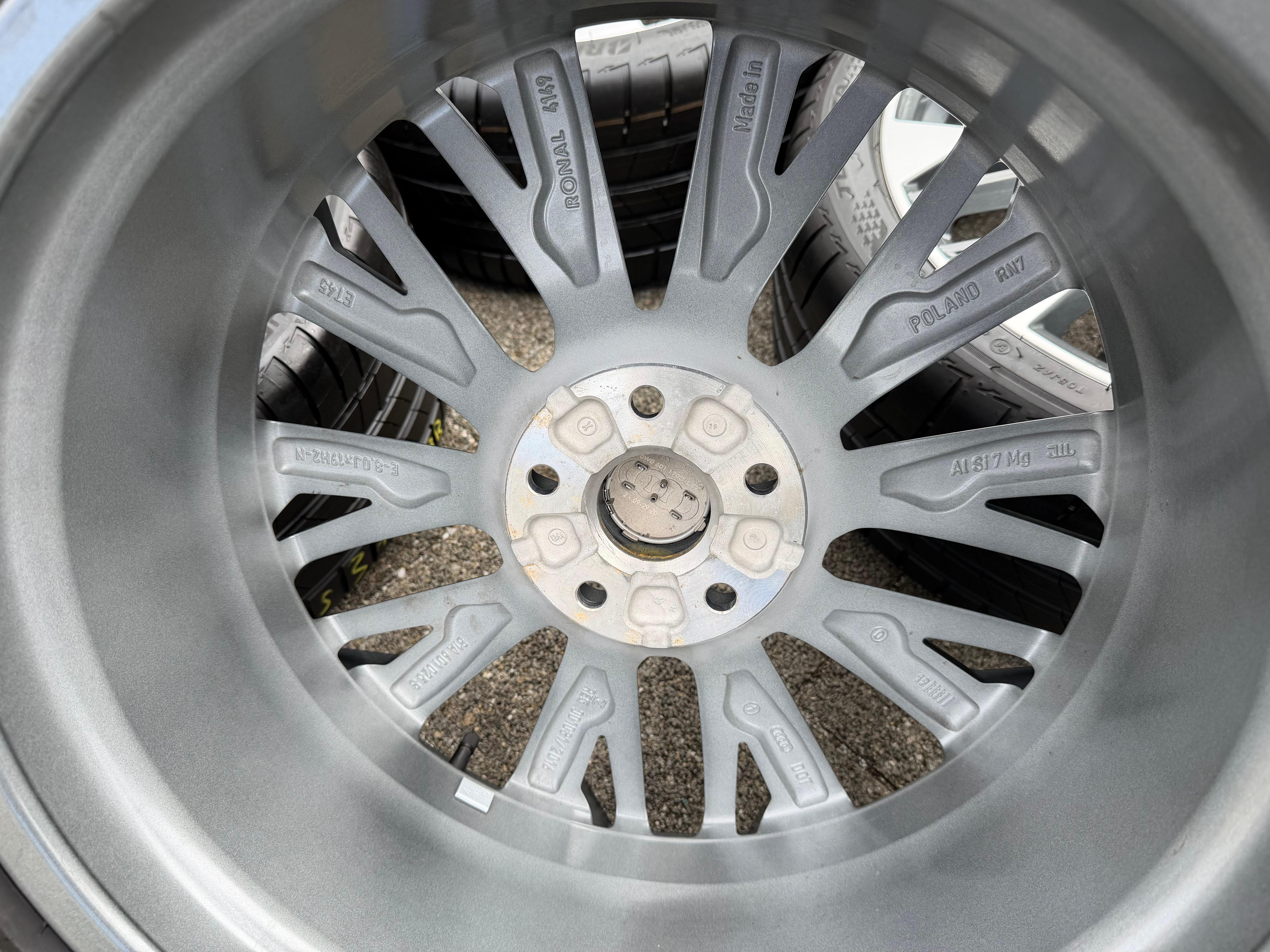 4 Original 19" Alu Sommerräder Audi Q2 SQ2 81A601025S 235/40R19 96Y Bridgestone