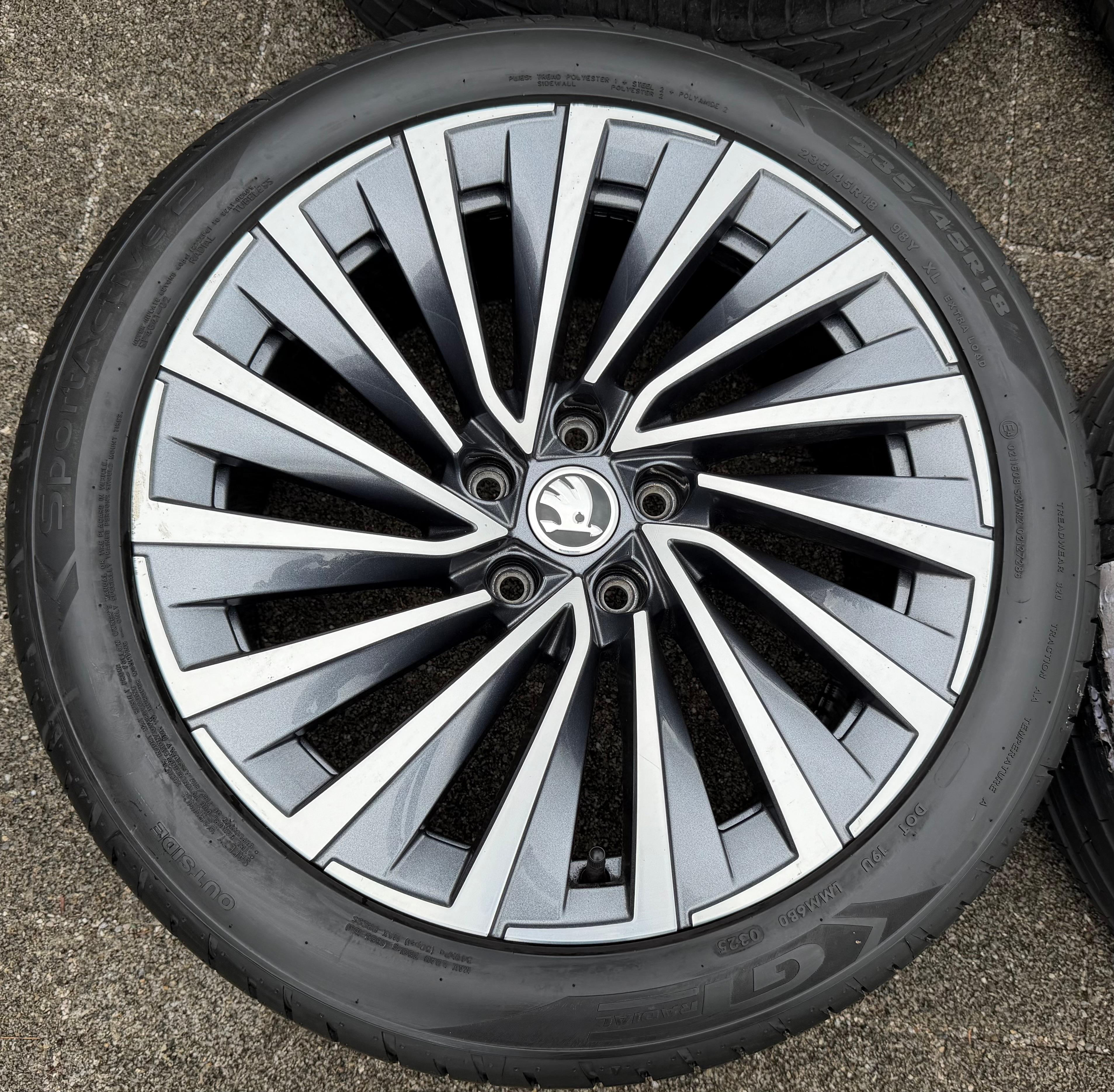 4 ruote estive originali in lega da 18" per Skoda Superb IV 4 B9 3P0601025F 235/45R18 94W