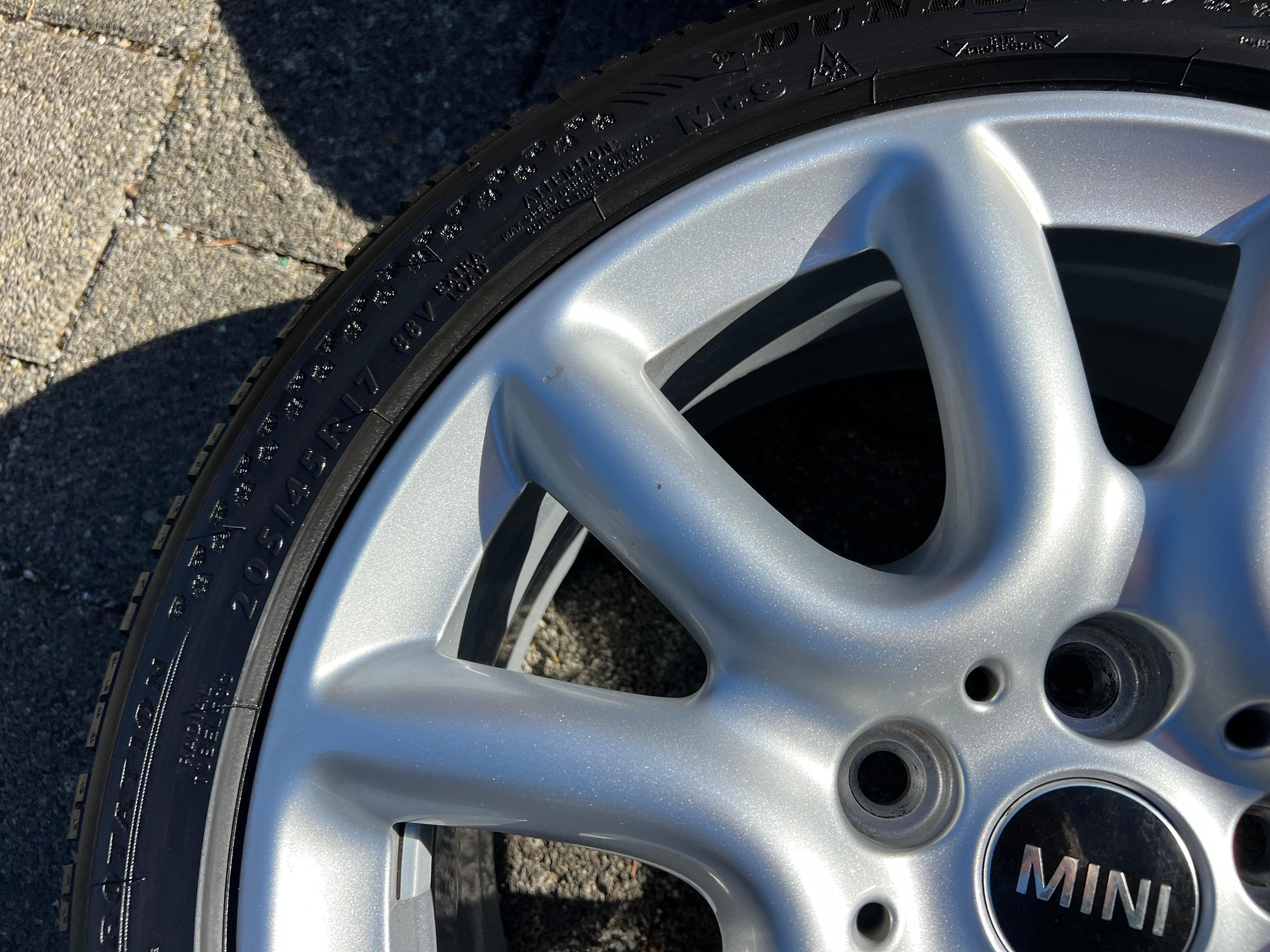 4 ROUES D'HIVER ORIGINALES 17" EN ALUMINIUM MINI F55 F56 F57 JCW 205/45R17 88V DUNLOP 2020