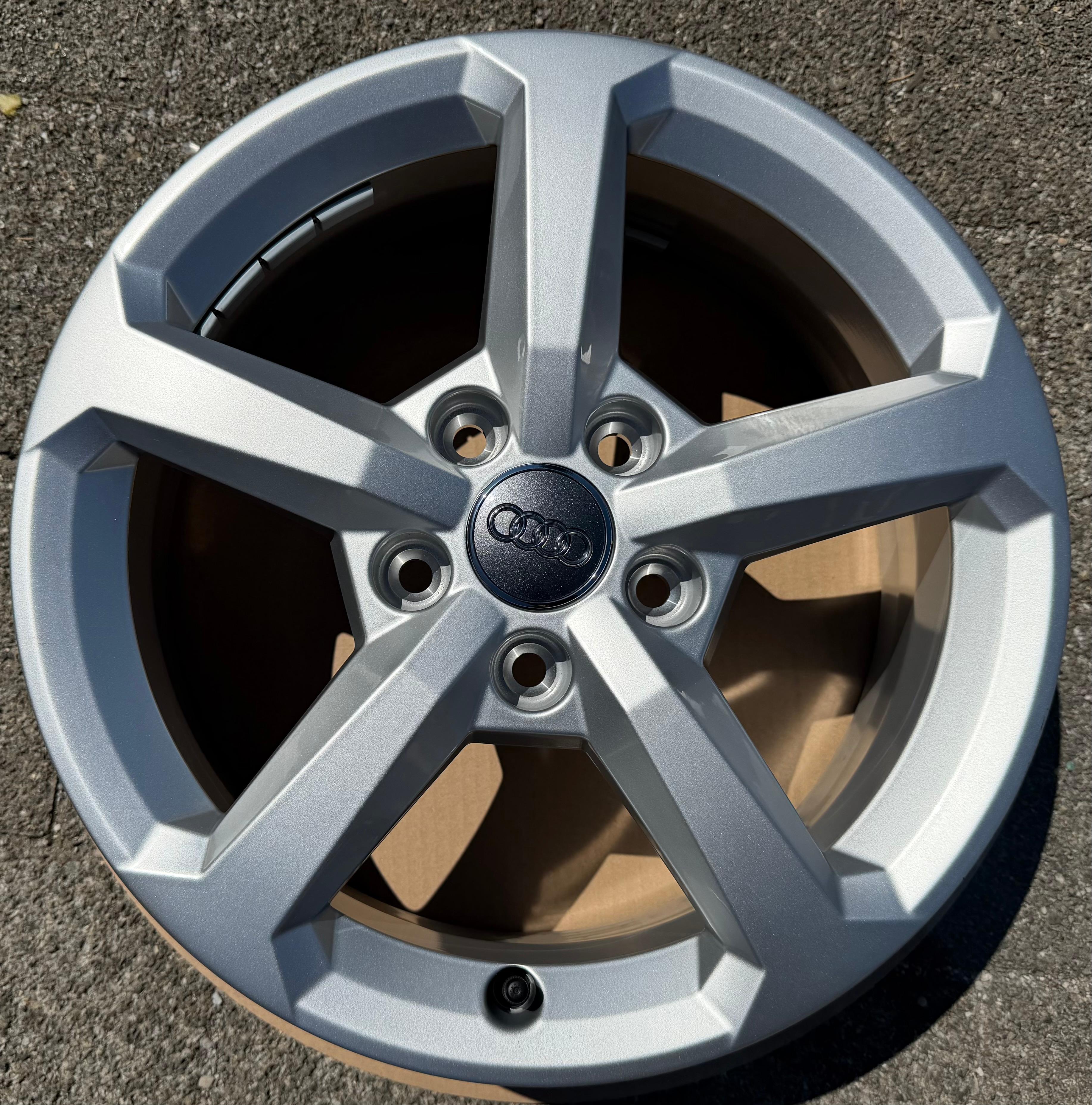 1 X Original 16" Alufelge Felge Audi Q2 81A071496A 6x16 ET43 5x112