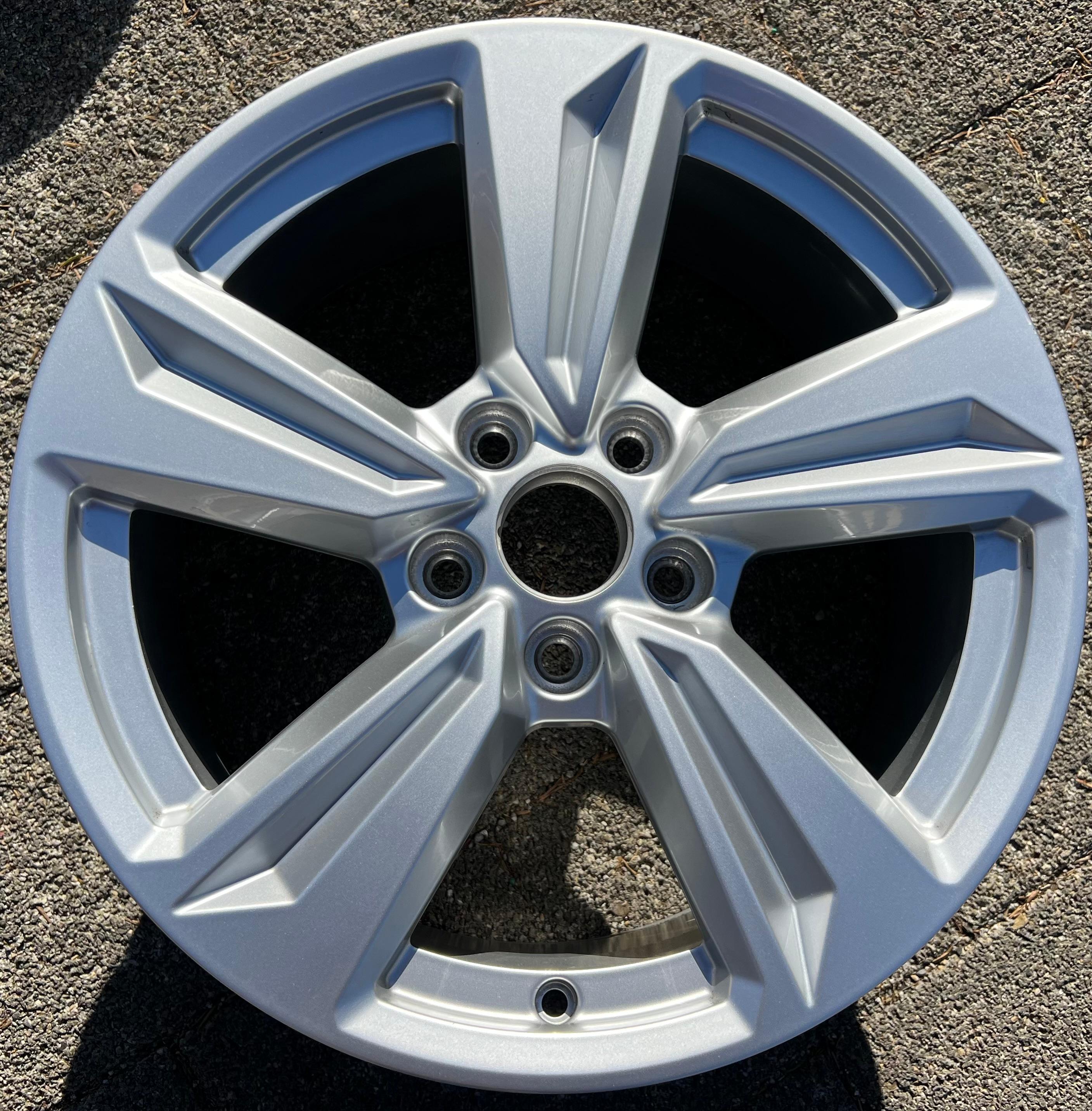 1 X JUPE ALU ORIGINALE 17" AUDI A3 8Y 8Y0601025AA 7x17 ET39 FREIHAUS