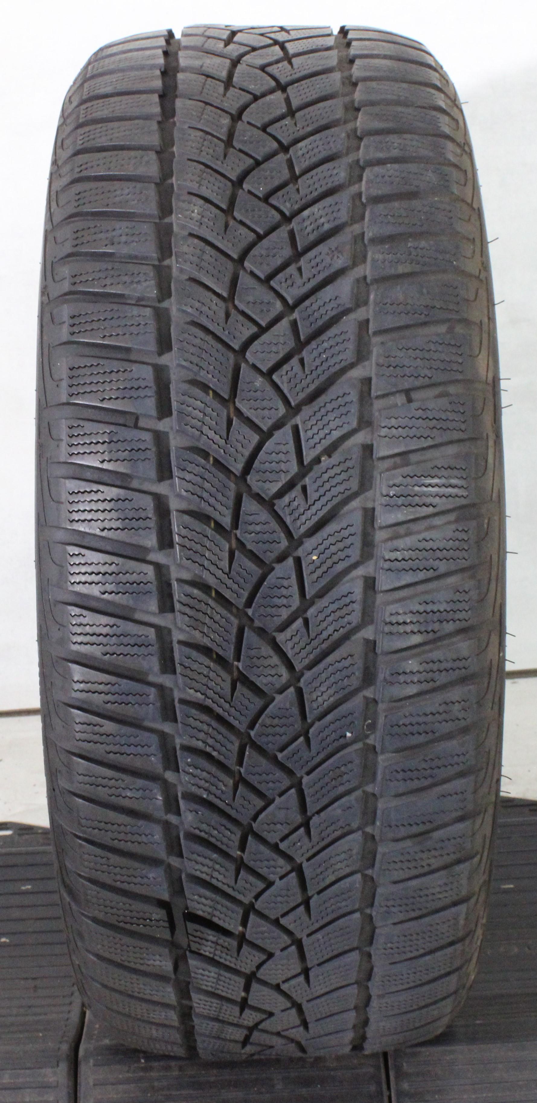 1 x 225/55R16 95H Winterreifen Goodyear Ultra Grip Performance + 5,5-6mm 2022