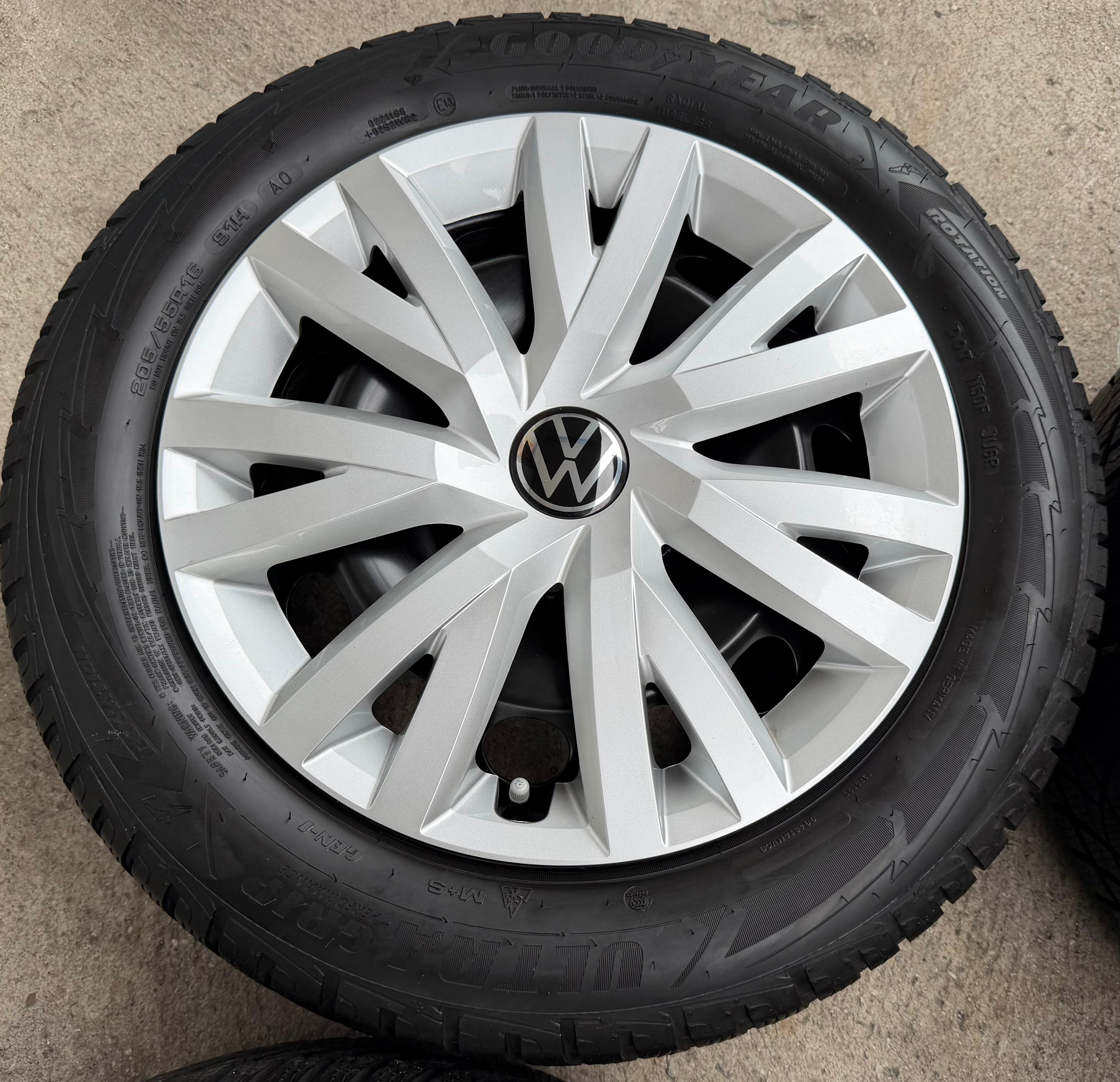 4 WINTERRÄDER VW GOLF 7 AUDI A3 8V SEAT LEON 5F SKODA OCTAVIA 5E 205/55R16 91H 5Q0601027BQ