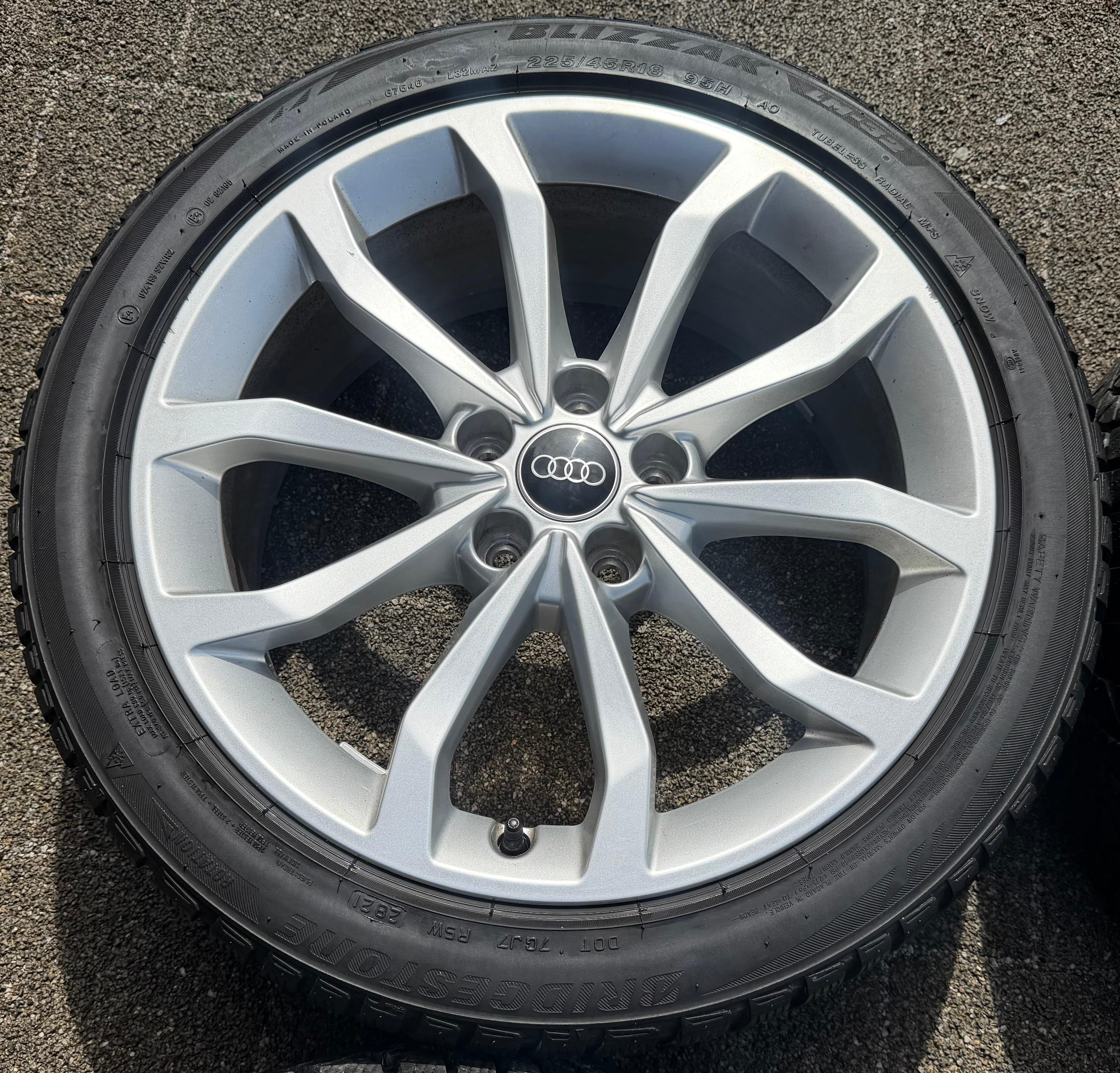 4 ruedas de invierno de aleación originales de 18" para Audi A4 S4 8W 8W0601025ED 225/45R18 95H Bridgestone