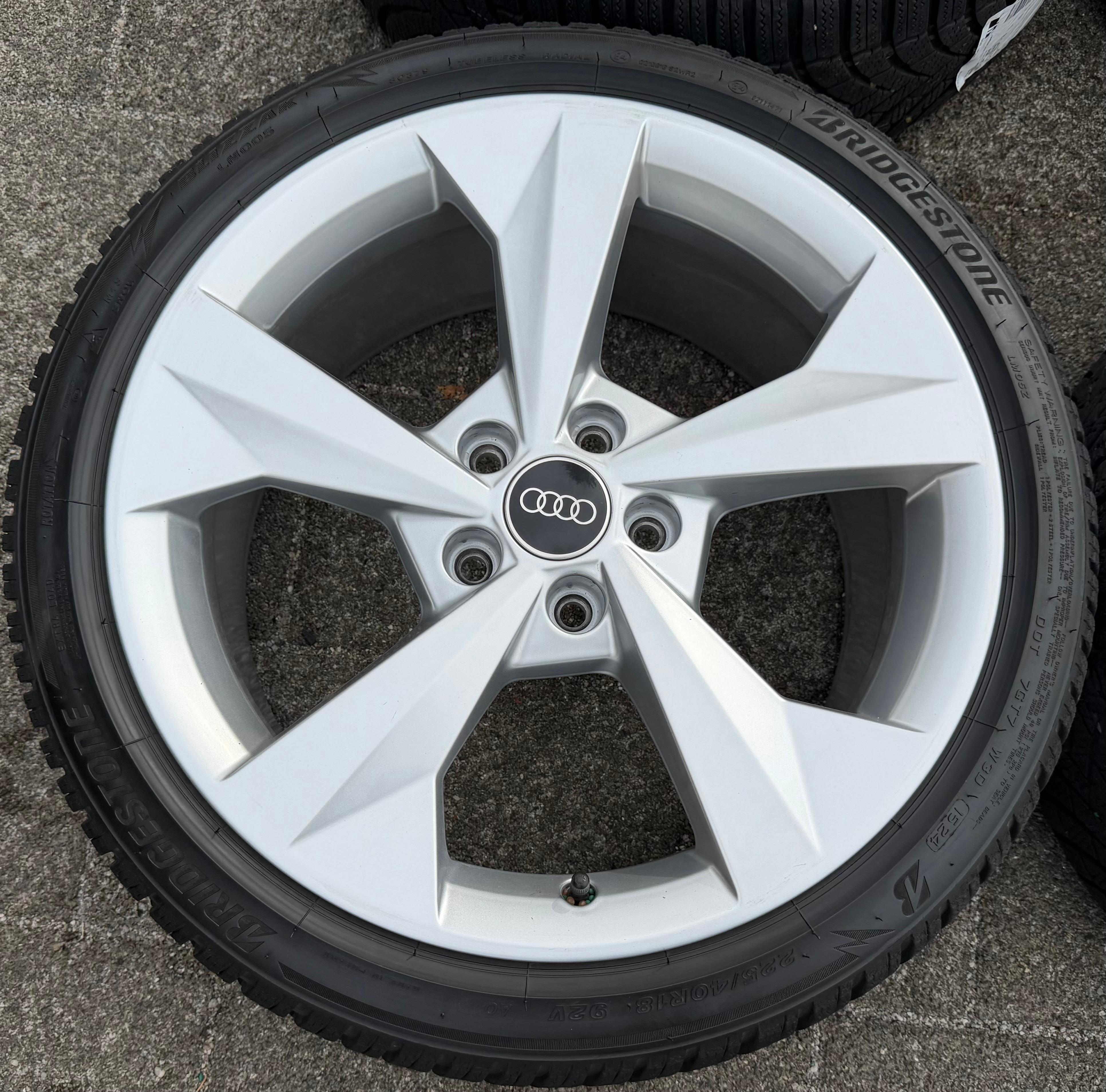 4 cerchi in lega originali da 18" per Audi A3 S3 8Y 8Y0601025J 8x18 ET46
