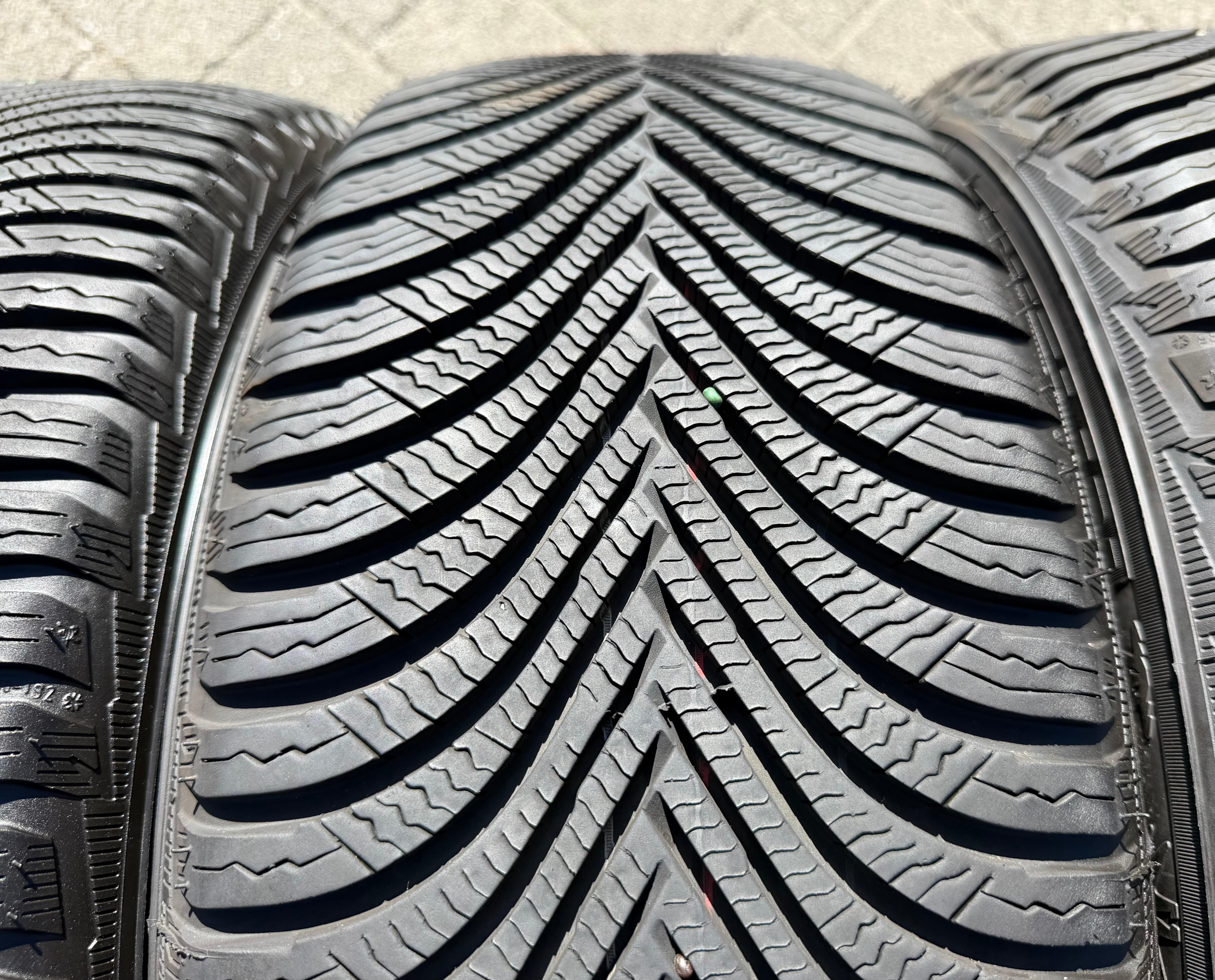 4 ruedas de invierno de aleación originales de 17" para Audi Q2 215/55R17 94V Michelin 8MM