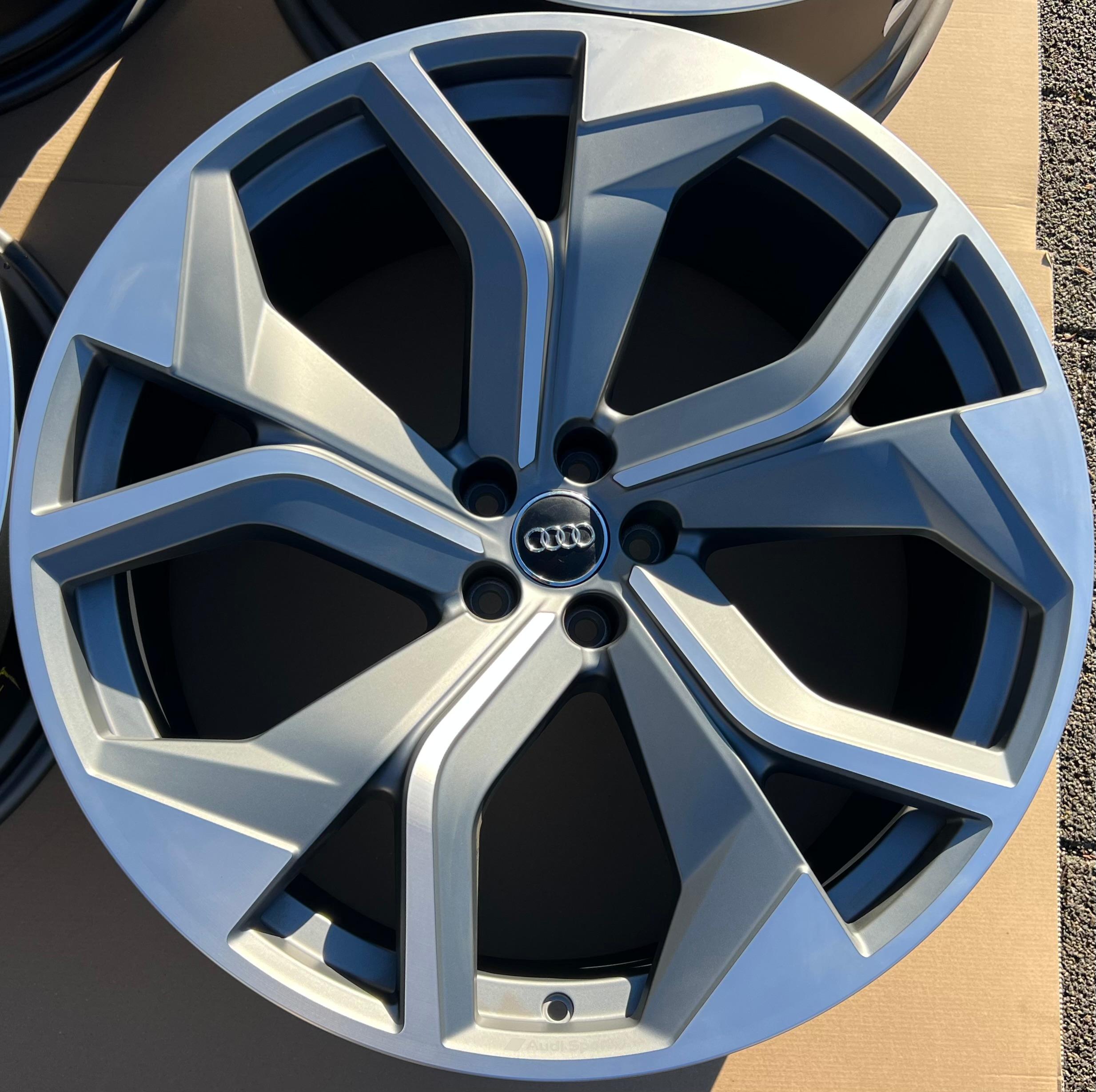 4 CERCHI IN LEGA DA 23" ORIGINALI AUDI Q8 SQ8 RSQ8 4M 4M8601025AG 10,5x23 ET18