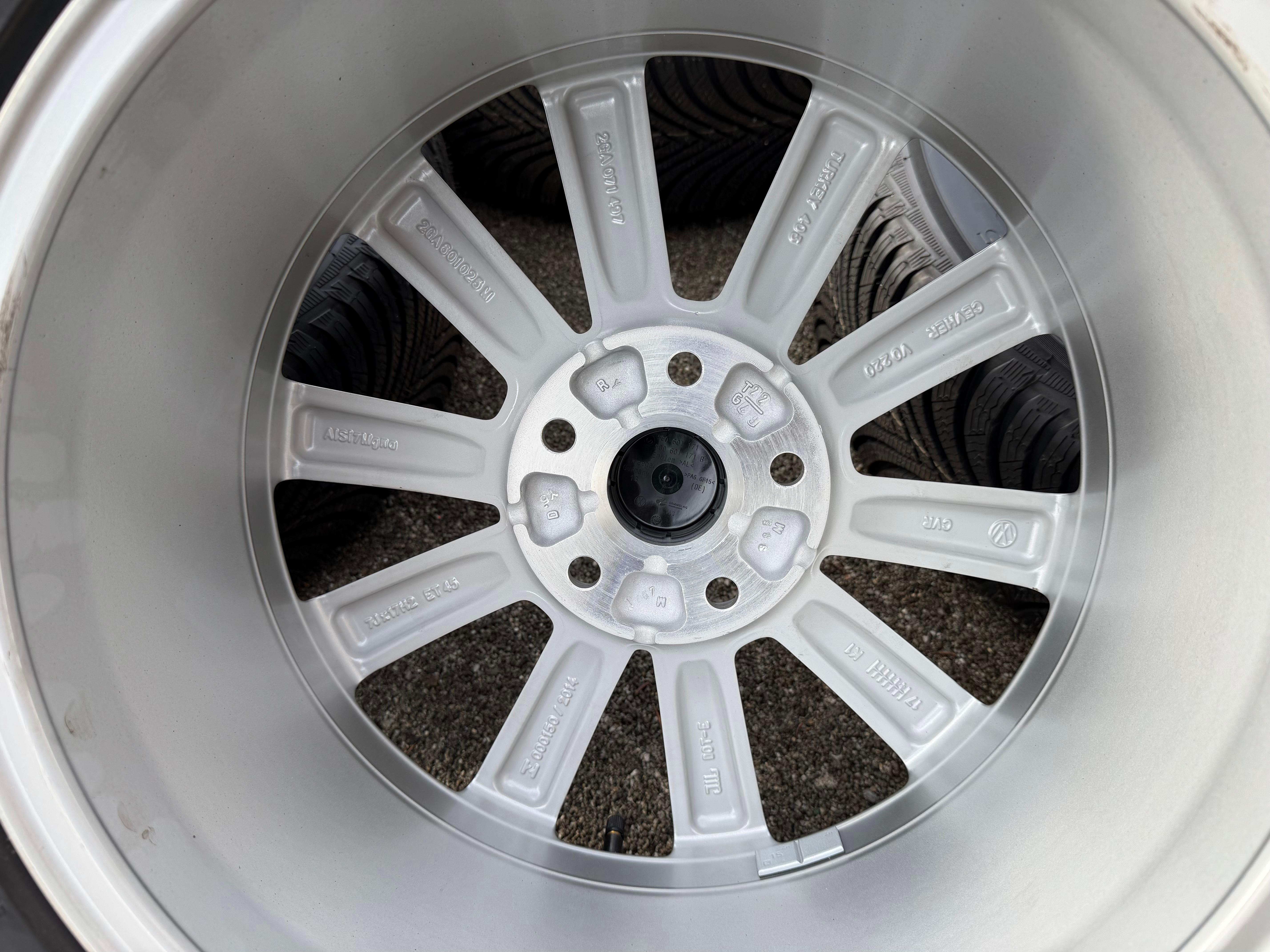4 Original 17" Alu Winterräder VW T-Roc & Cabrio 2GA601025M Merano 215/55R17 94V Michelin