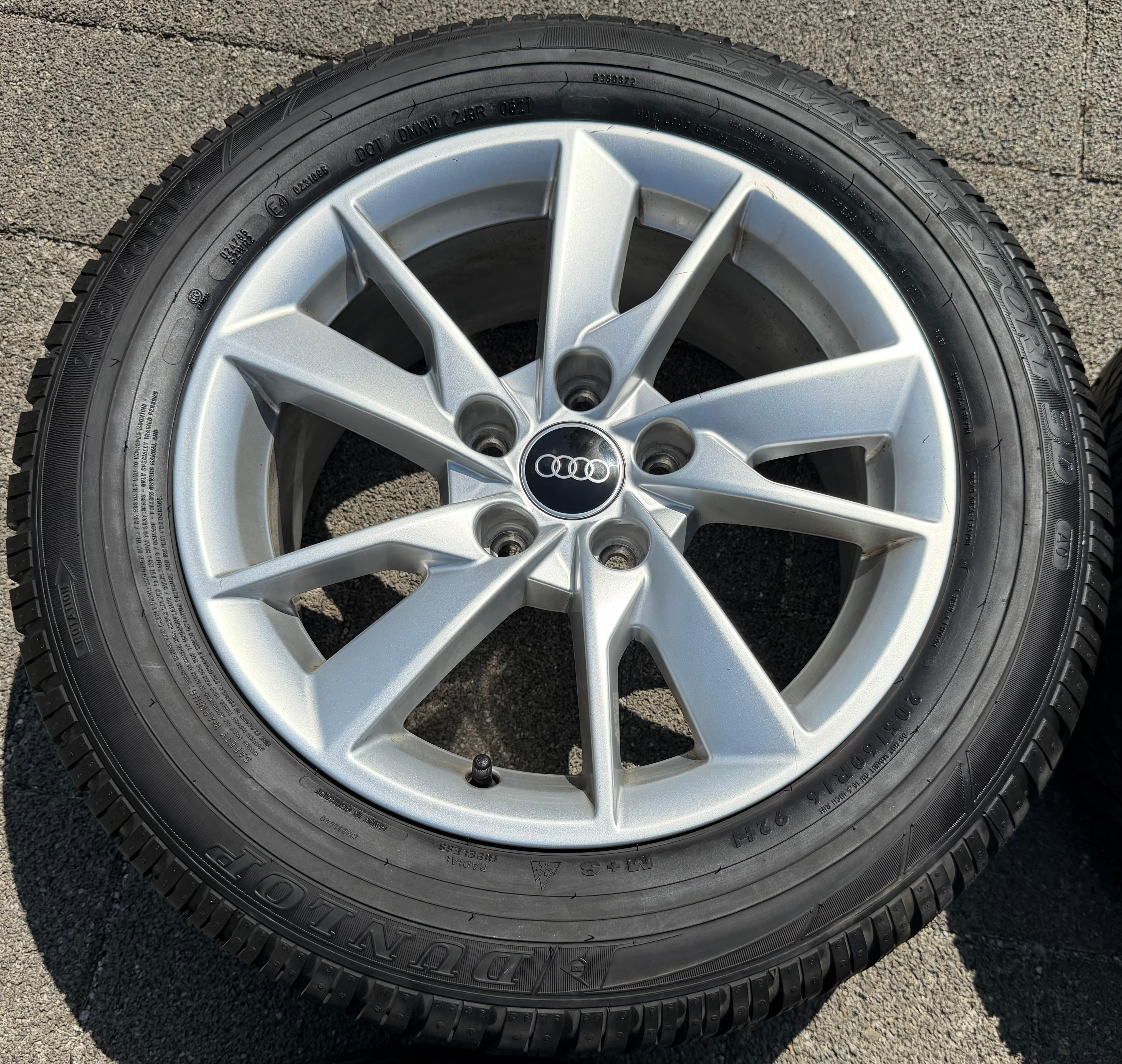 4 ruedas de aleación originales de invierno Audi A4 8W B9 8W0601025A 205/60R16 92H Dunlop