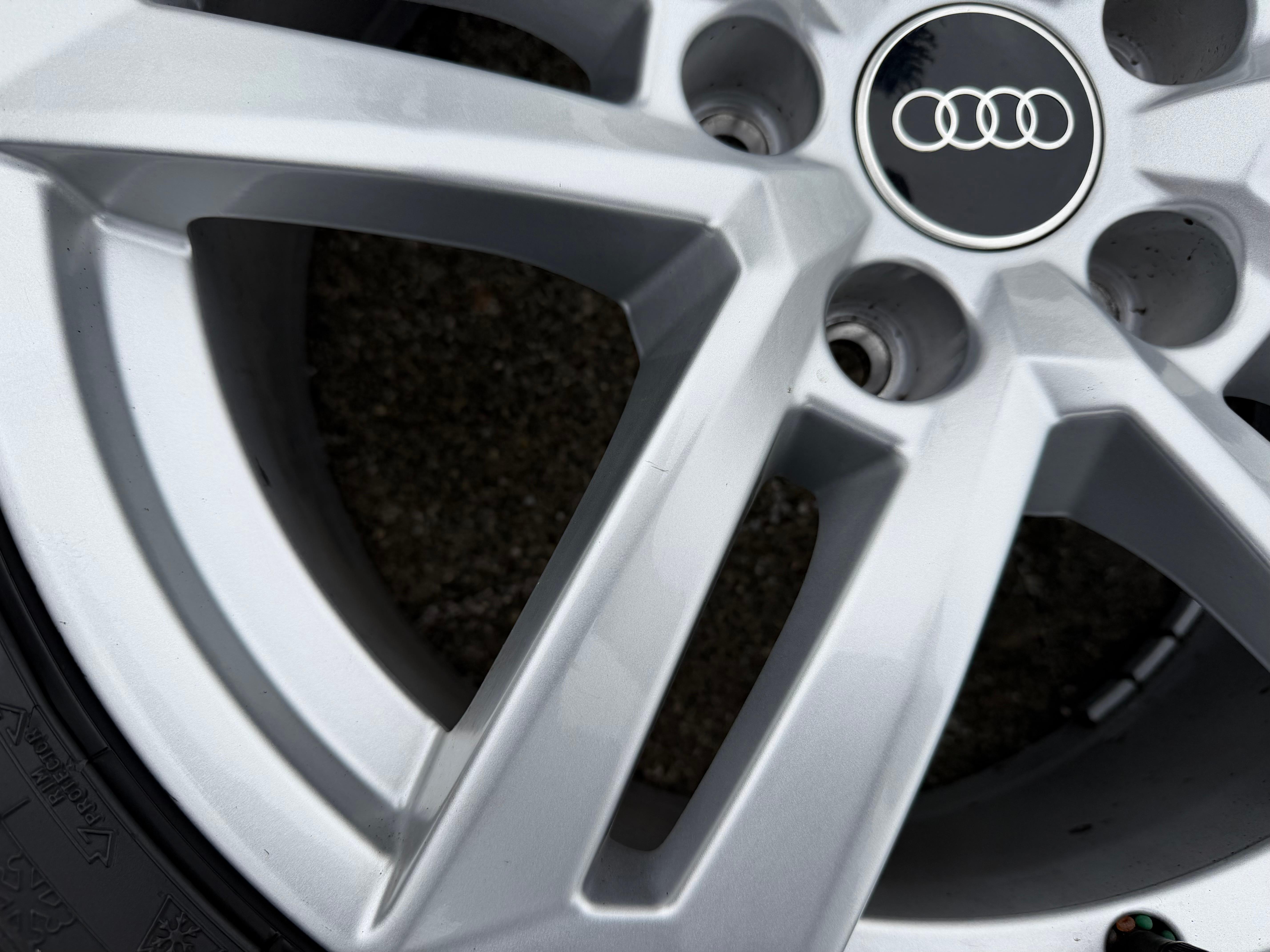 4 originele 17" lichtmetalen winterwielen Audi A4 B9 8W 8W0601025P 225/50R17 98H Dunlop 2024