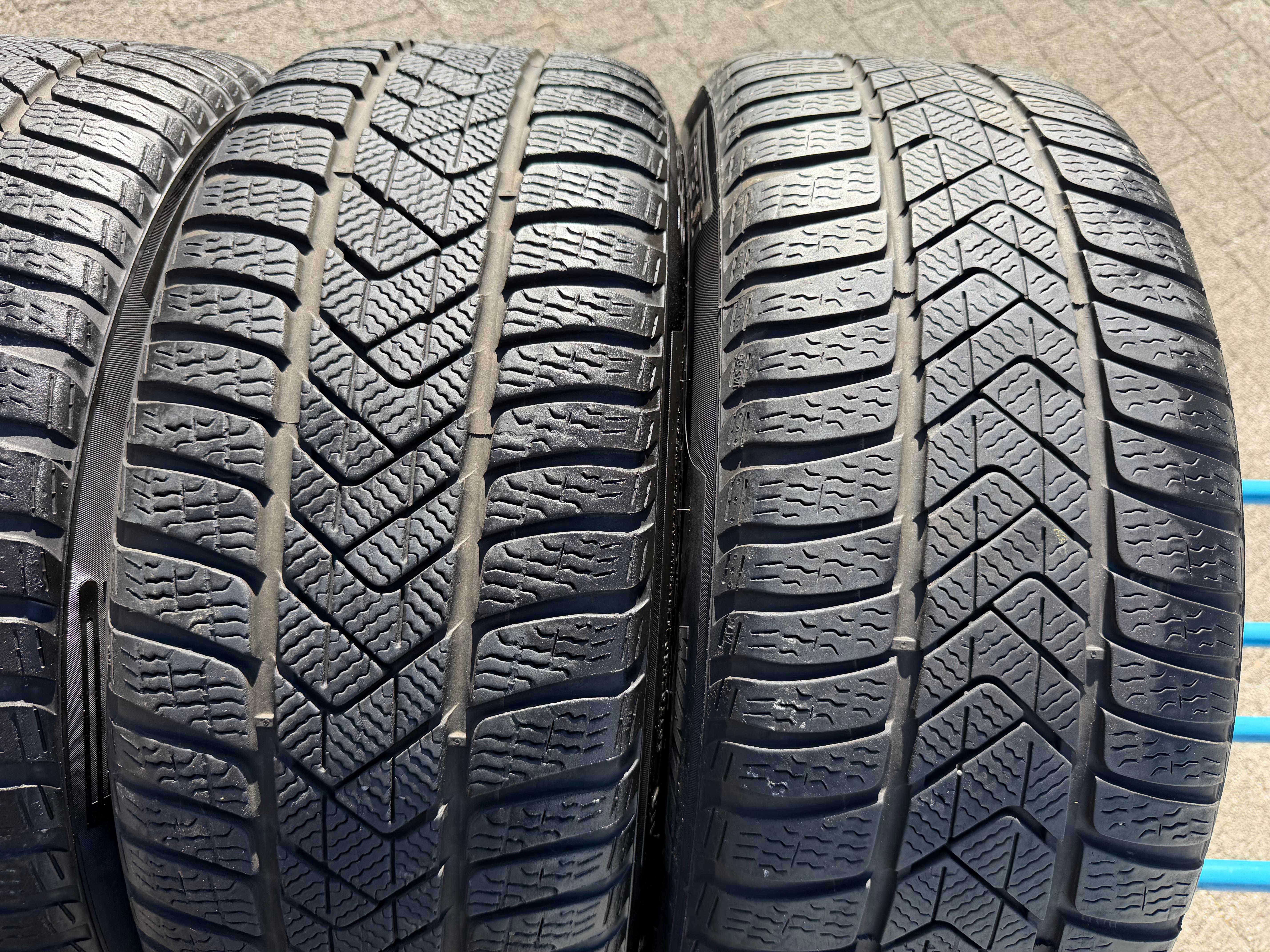 4 Original 17" Alu Winterräder Mercedes C-Klasse W206 A2064014400 2024 Pirelli