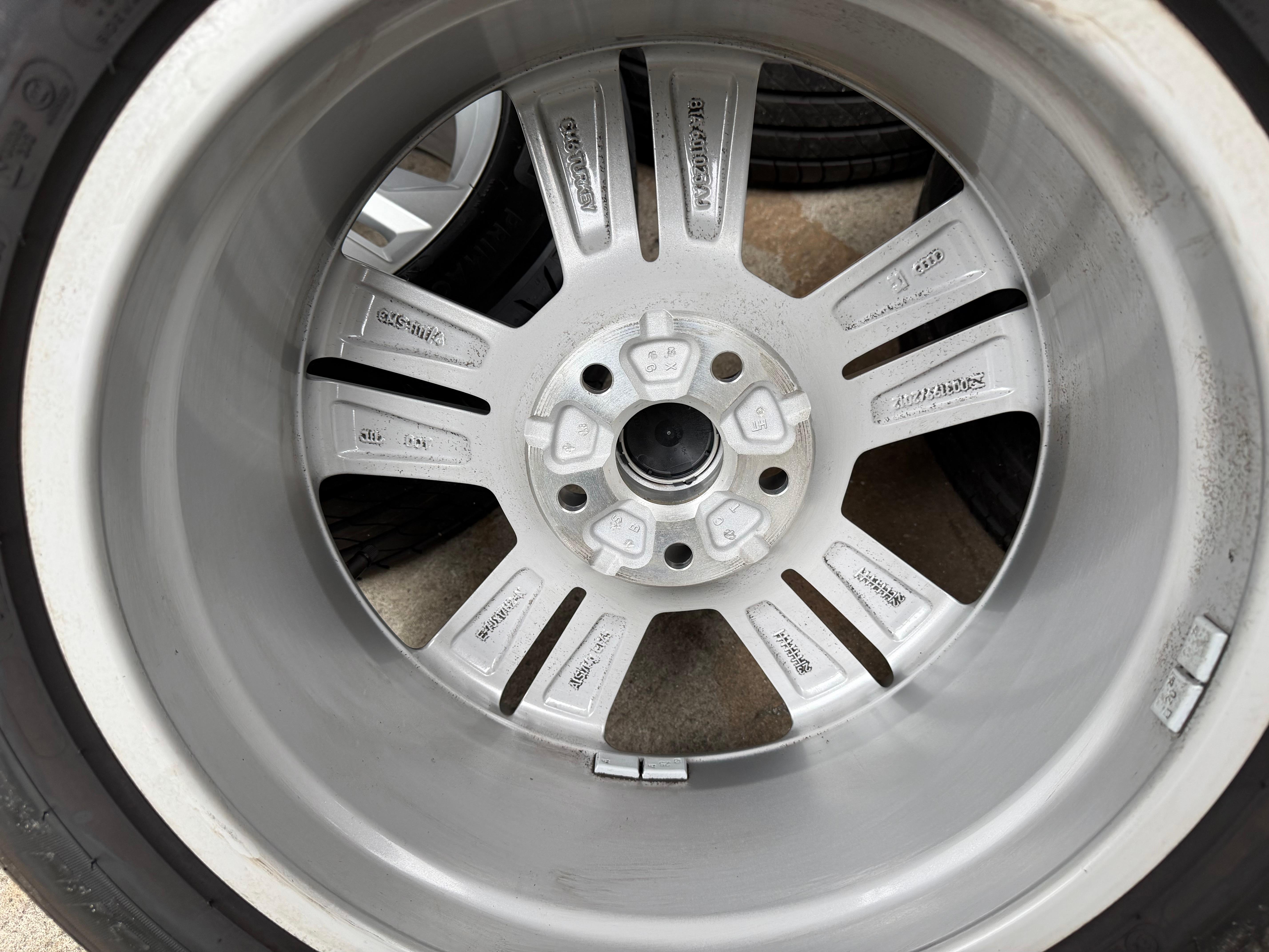 4 Original 17" Alu Sommerräder Audi Q2 SQ2 GA 81A601025AJ 215/55R17 94V Michelin