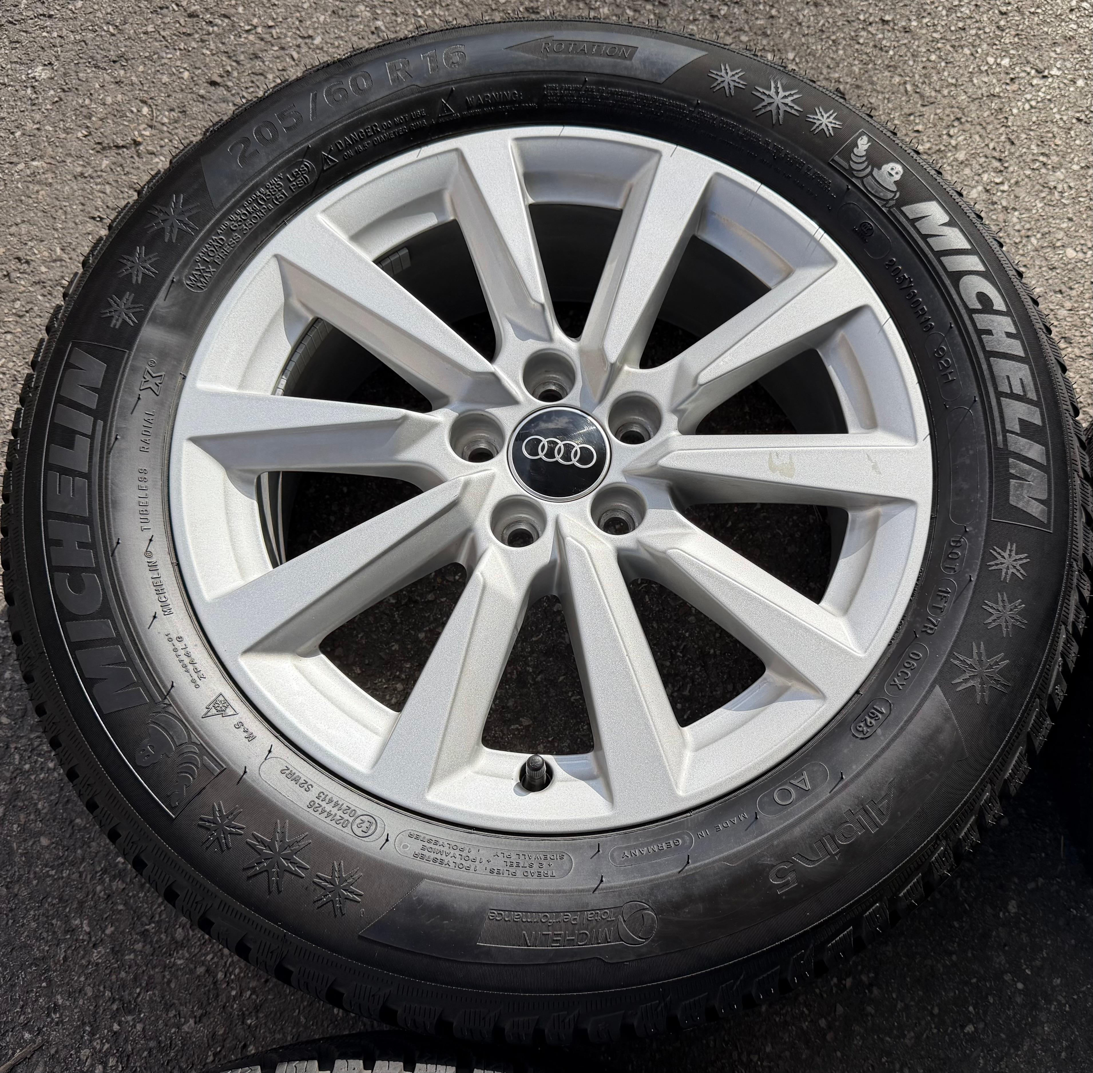 4 ruedas de aleación originales de invierno Audi A1 Allstreet City Carver GB GBH 82A601025C