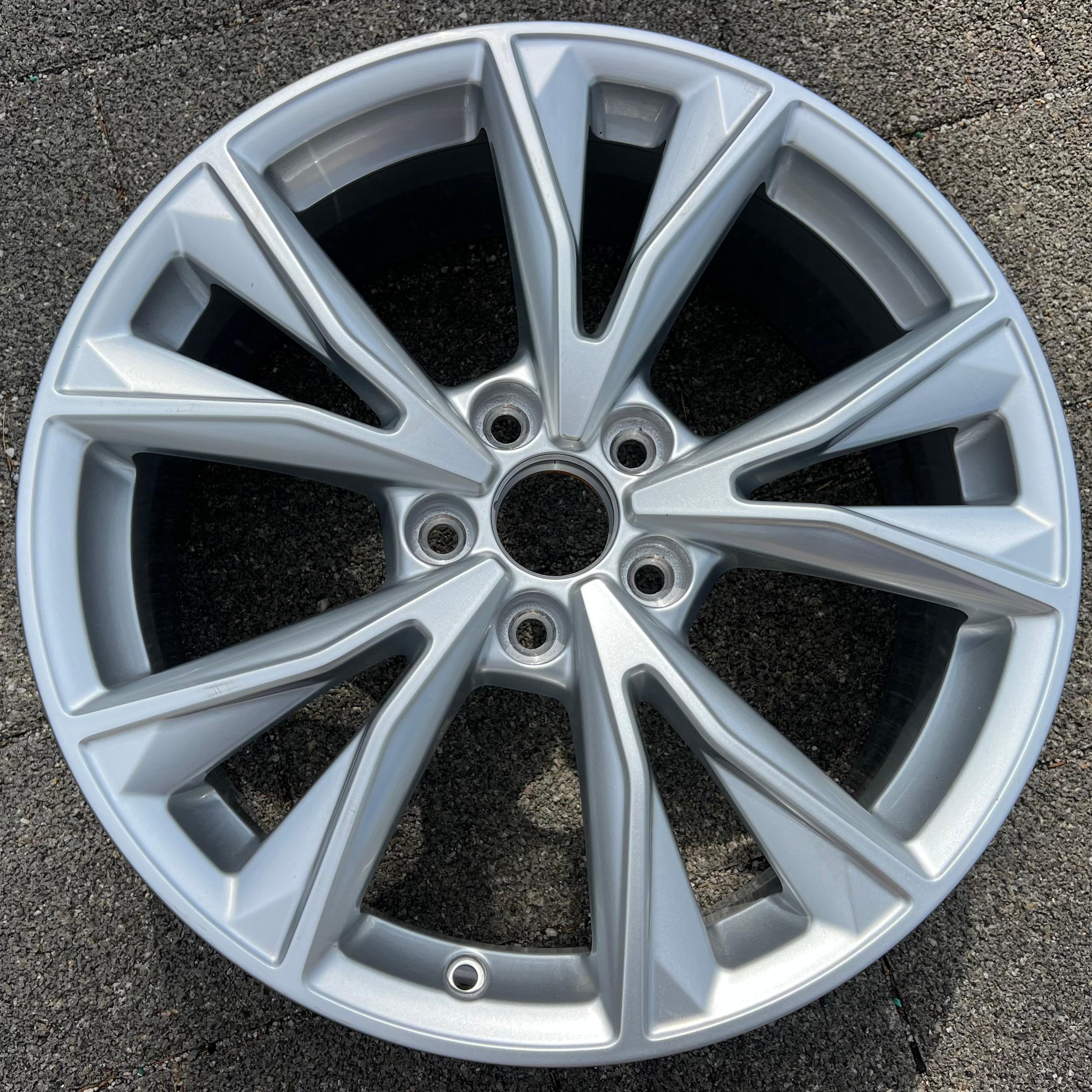 1 X ORIGINAL 18" ALUFELGE AUDI Q3 F3 83A601025K 7x18 ET43 FELGE FREIHAUS