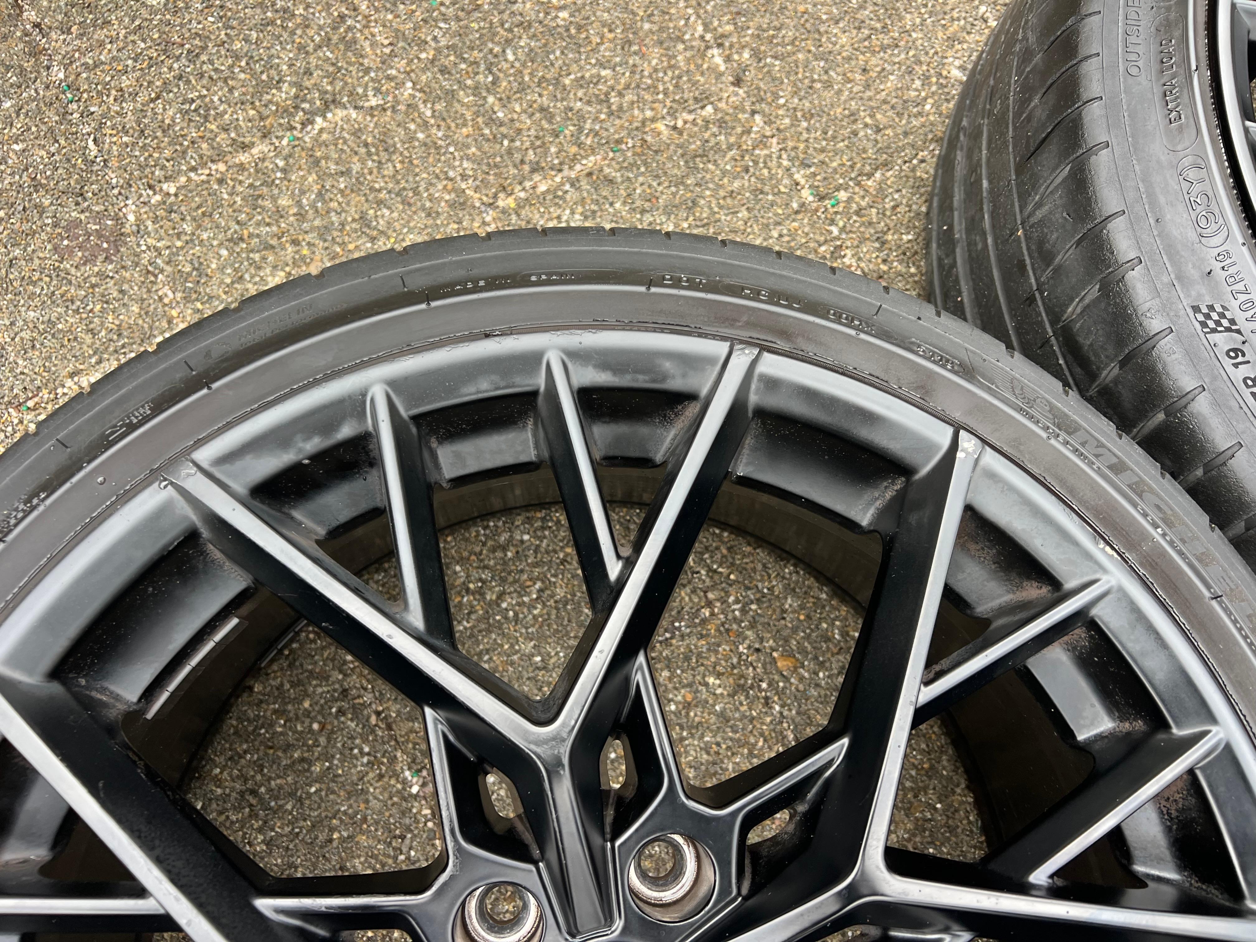 Cerchi estivi in alluminio da 19" per Audi A2, VW T-Roc, Passat B8, CJ, Beetle, Superb 3 e 4 - 225/40R19 93W
