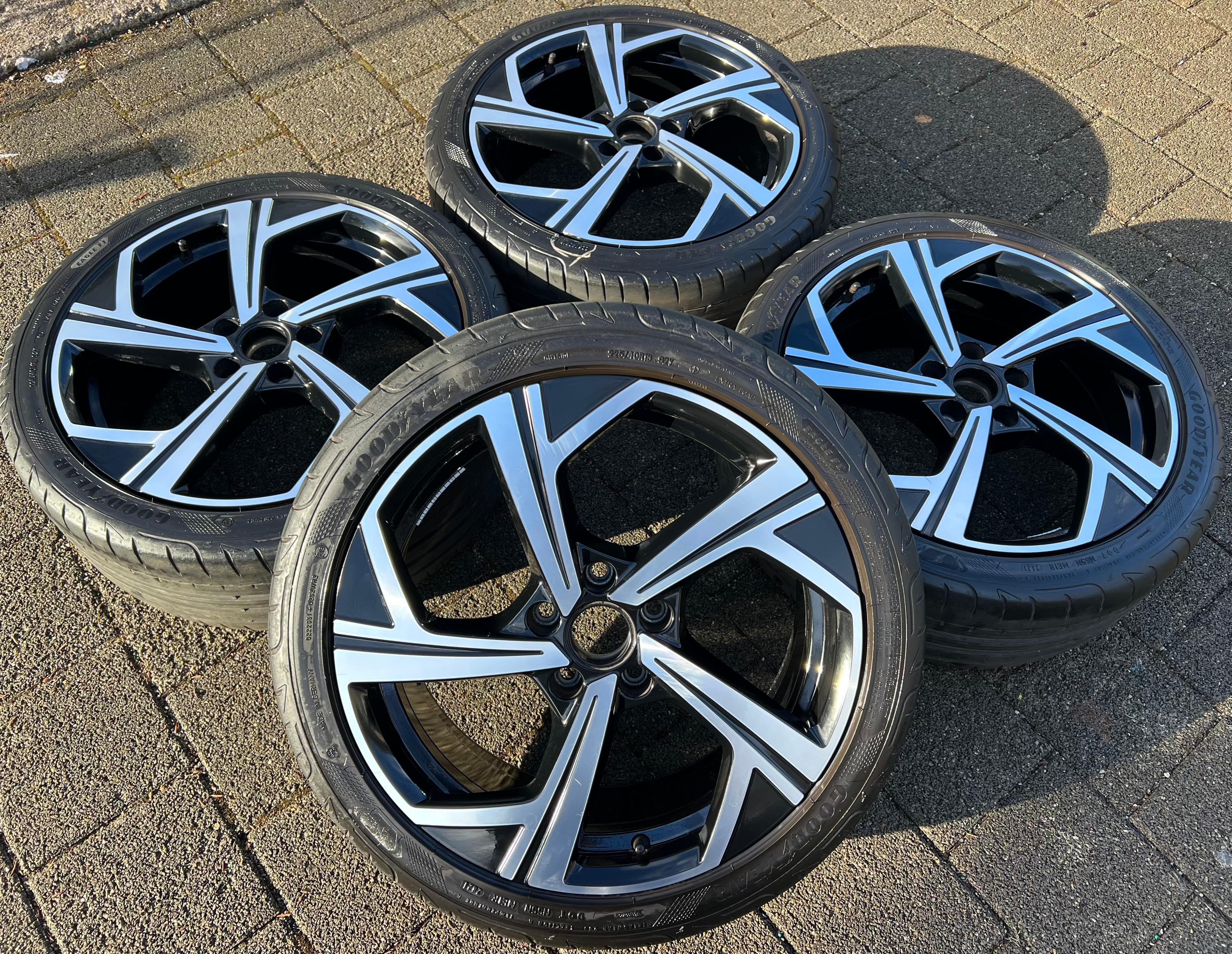 4 ORIGINAL 18" ALU SOMMERRÄDER VW GOLF VIII 8 JEREZ 5H0601025Q 225/40R18 92Y TOP
