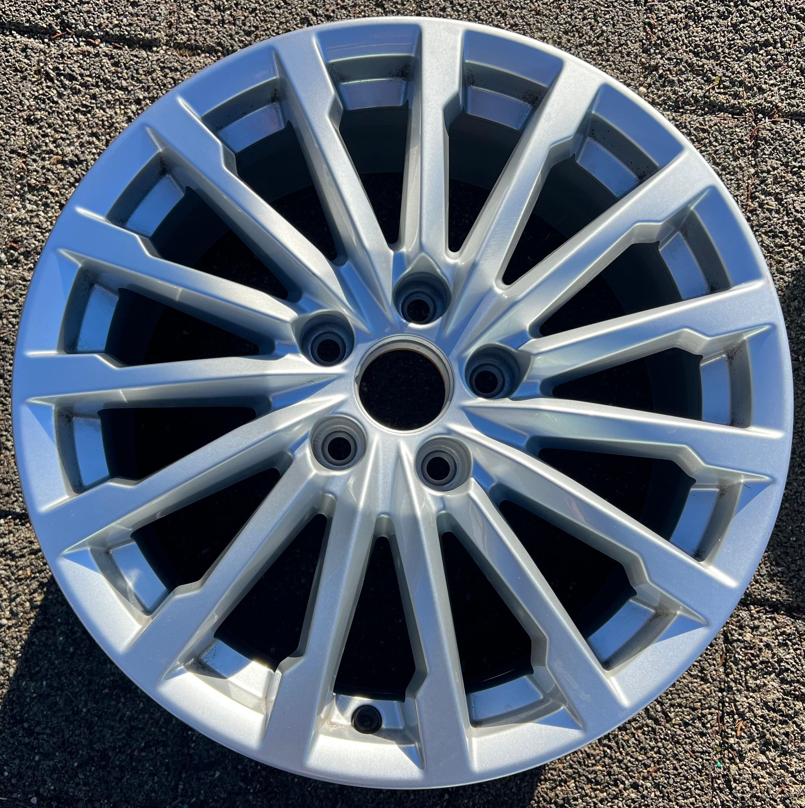 1 jante en alliage d'origine de 17 pouces pour Audi Q2 GA GAB 81A601025A 7x17 ET45