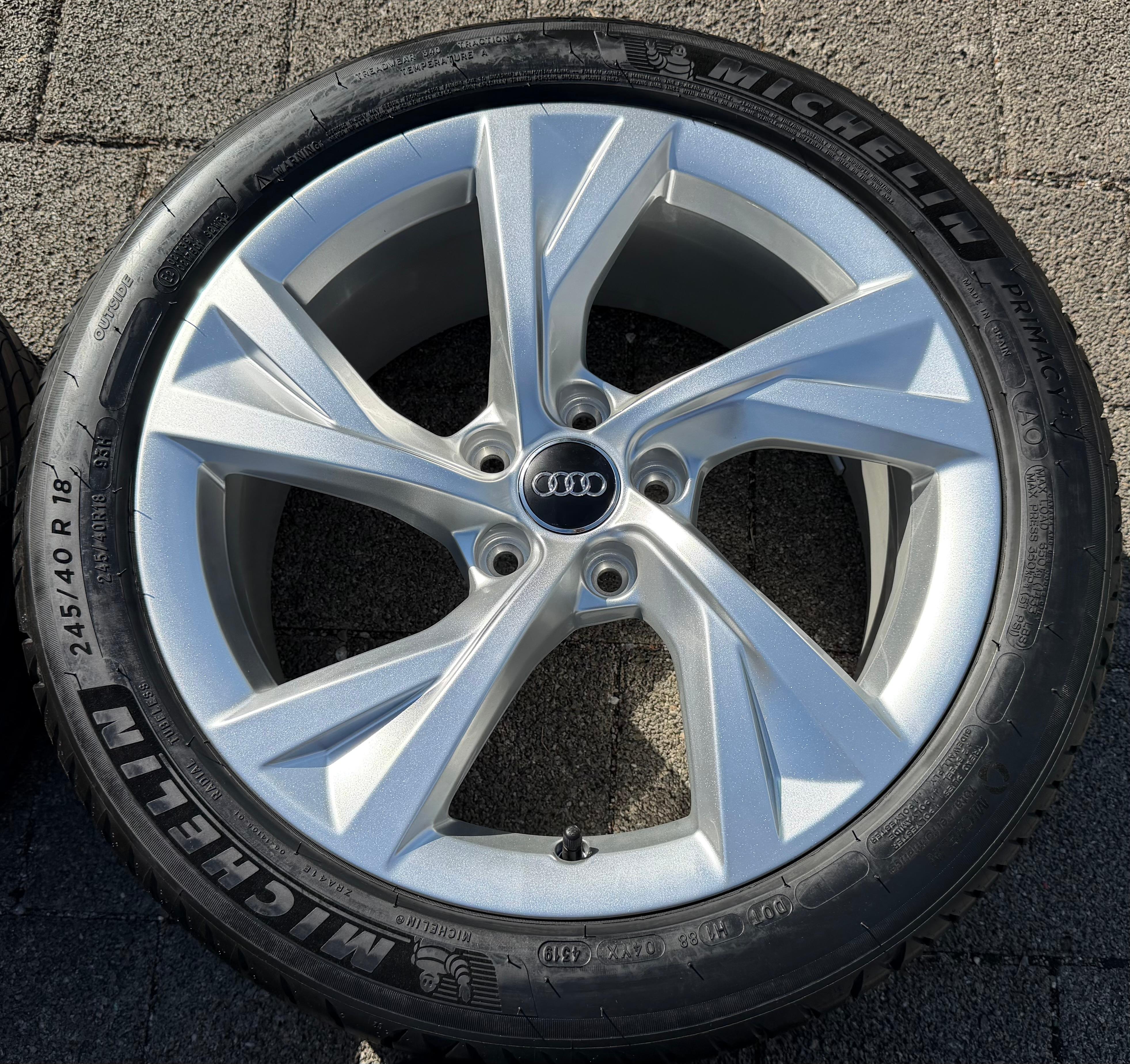4 Original 18" Alu Sommerräder Audi A4 S4 8W B9 8W0601025EJ 245/40R18 93H Michelin