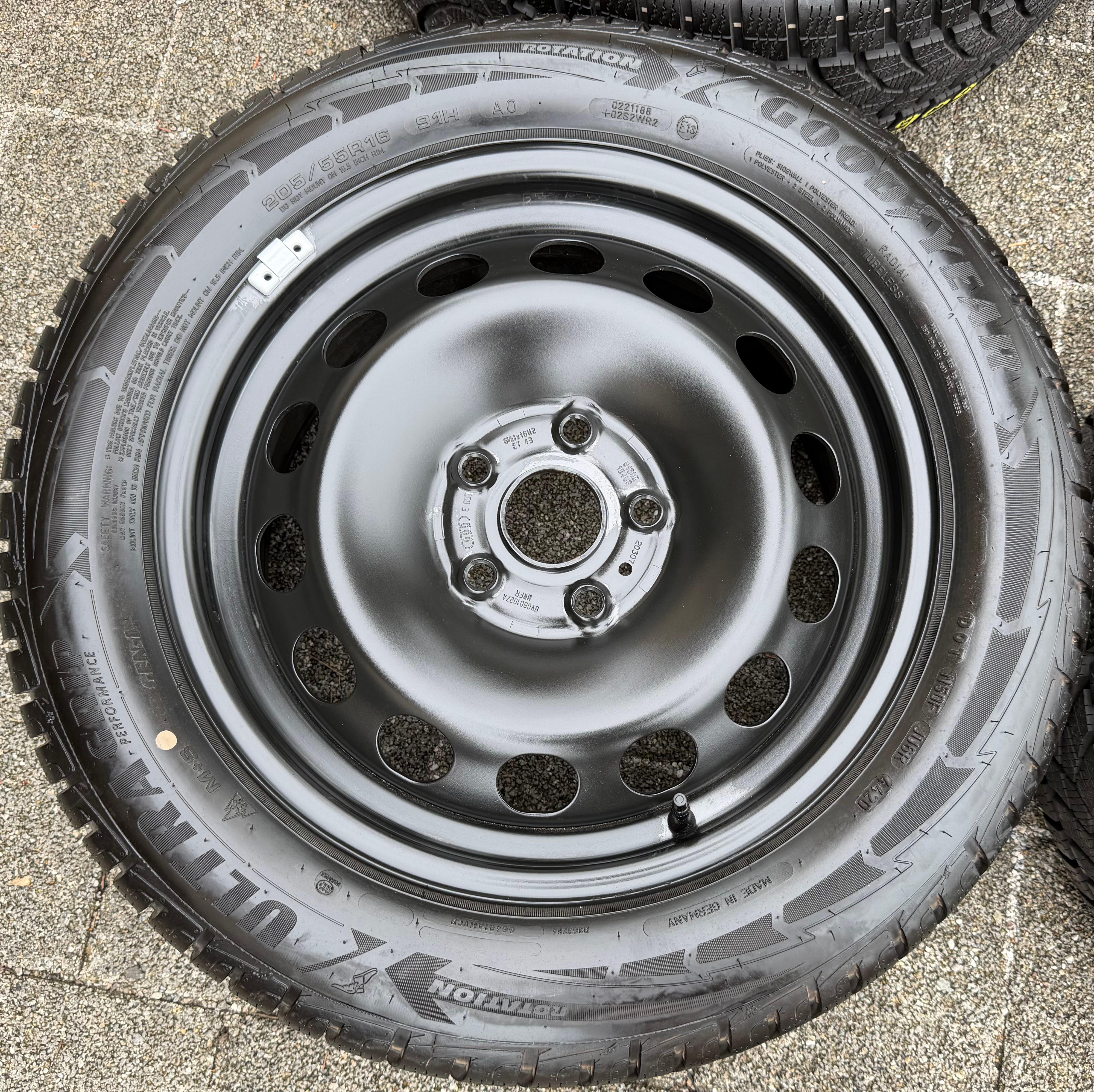 4 Winterräder Audi A3 8V Sportback Cabrio  205/55R16 91H Goodyear 8V0601027A