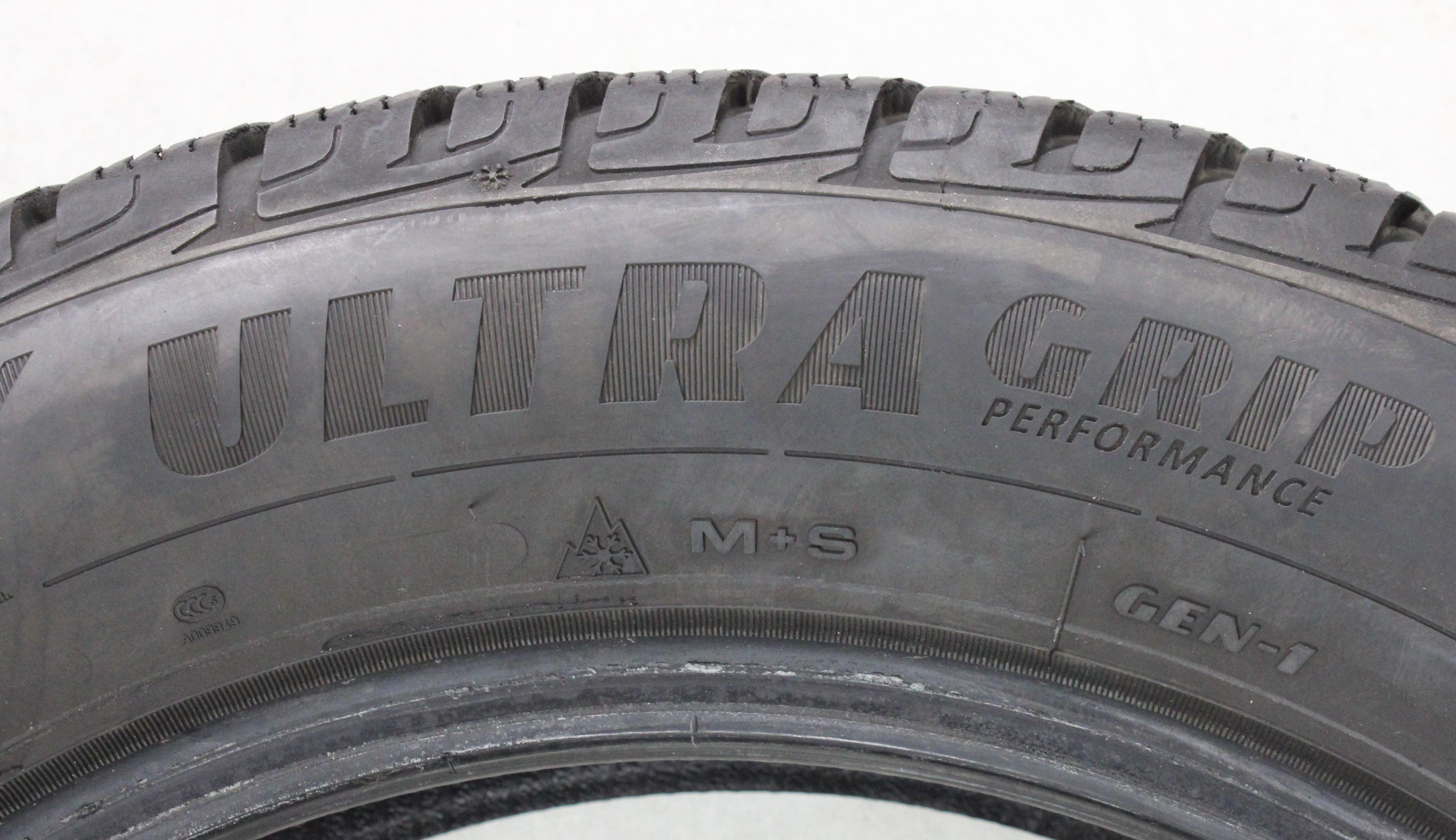 4 x 215/60R17 96H Neumáticos de invierno Goodyear Ultra Grip Performance GEN-1 5,5-6mm 2018