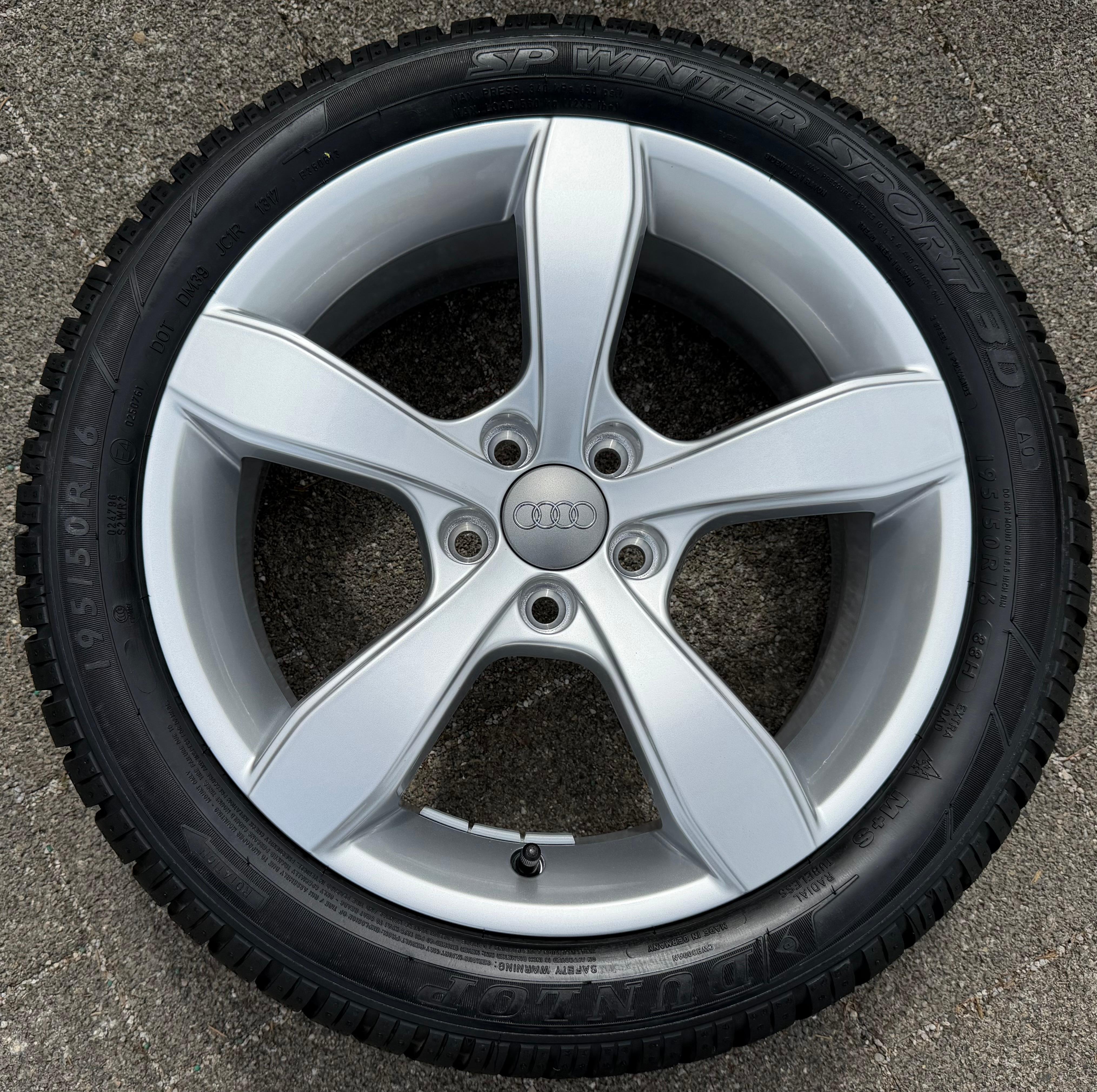 1 cerchio originale in lega da 16" per Audi A1, codice 8X 8X0071496, 6x16 ET30, NUOVO