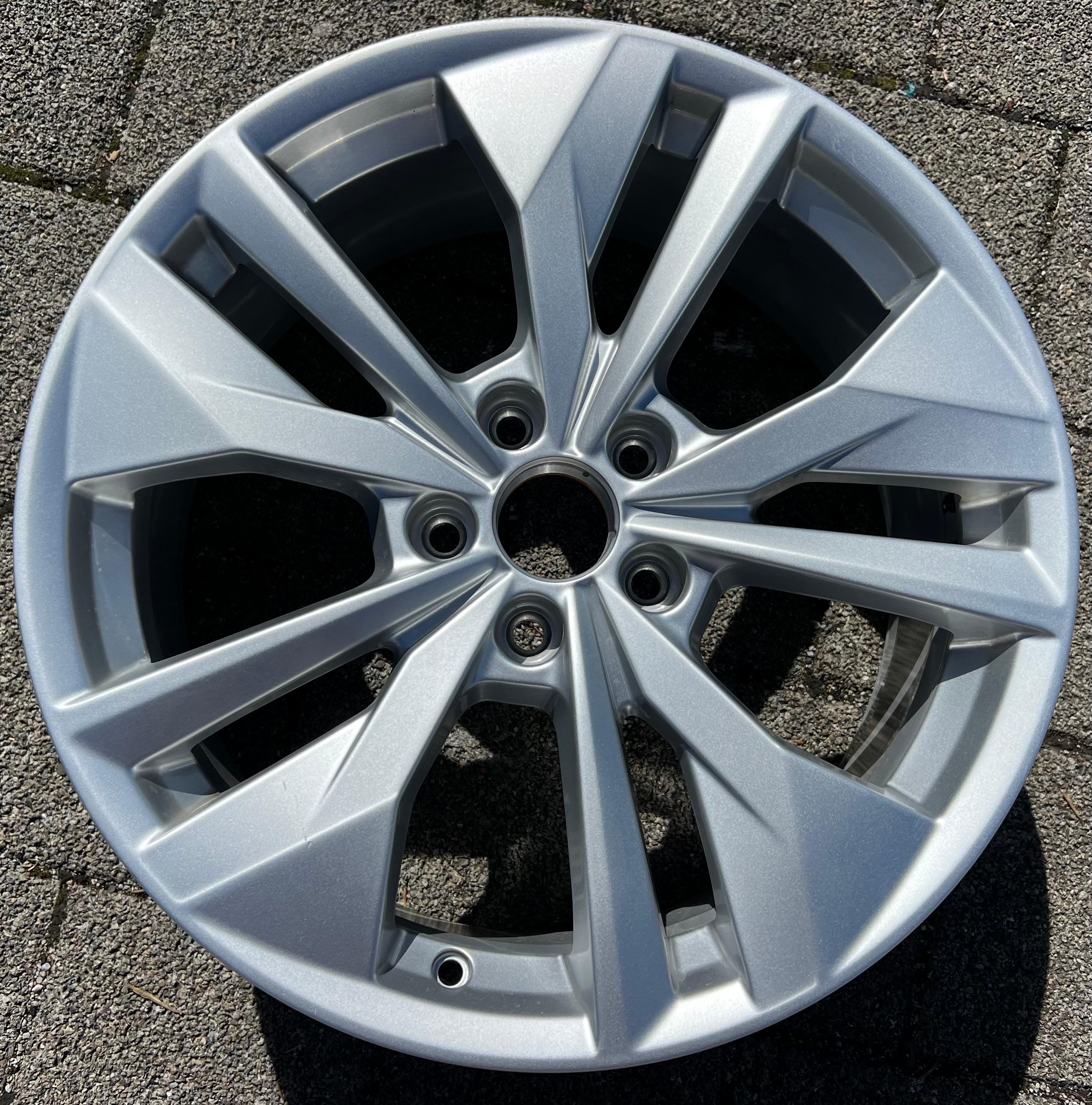 1 X ORIGINAL 18" ALUFELGE AUDI A3 S3 8Y 8Y0601025 CQ 7,5x18 ET42 FREIHAUS