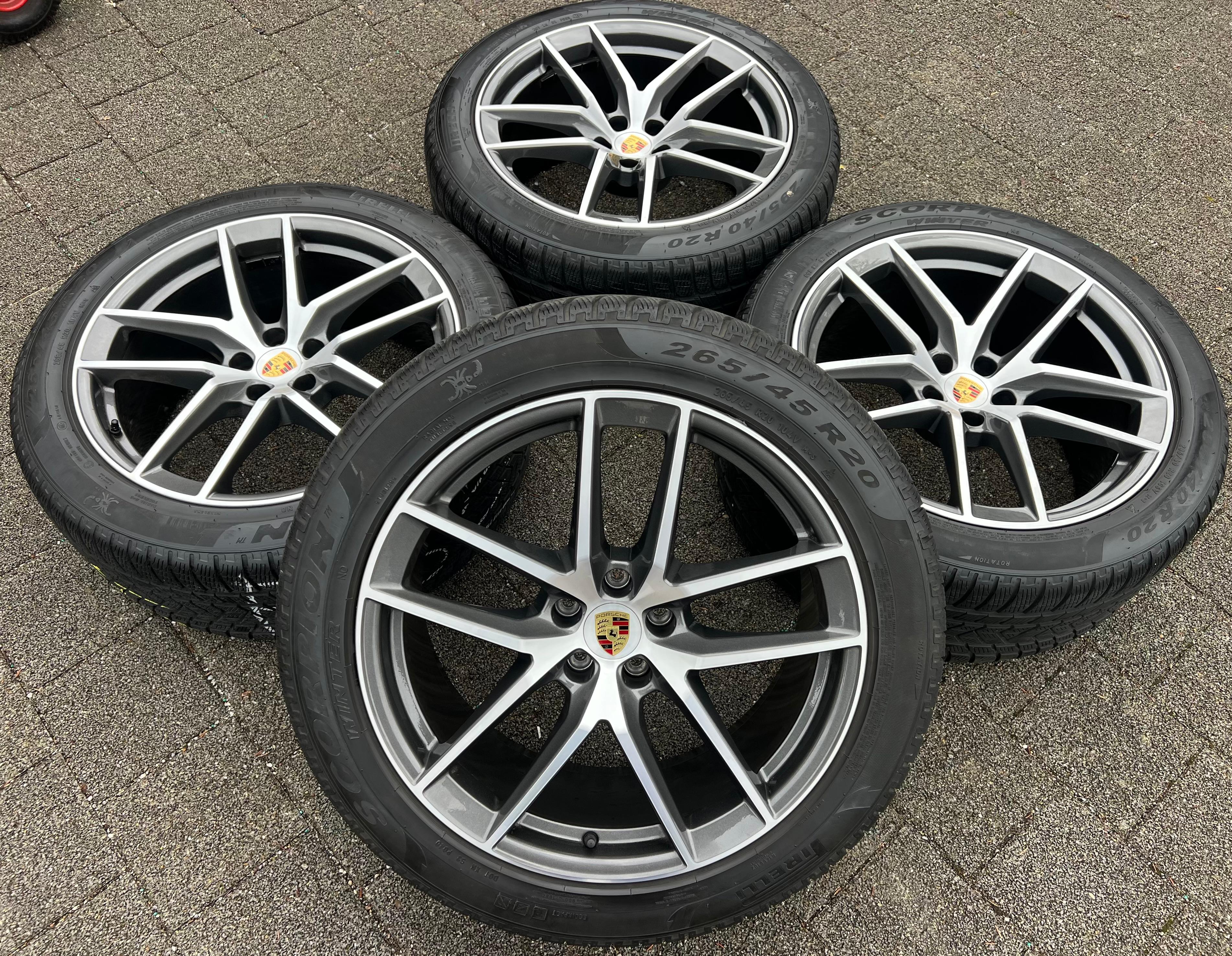 4 ORIGINELE 20" LICHTMETALEN WINTERWIELEN PORSCHE MACAN 265/45R20 104V 295/40R20 106V BANDENDRUKCONTROLESYSTEEM