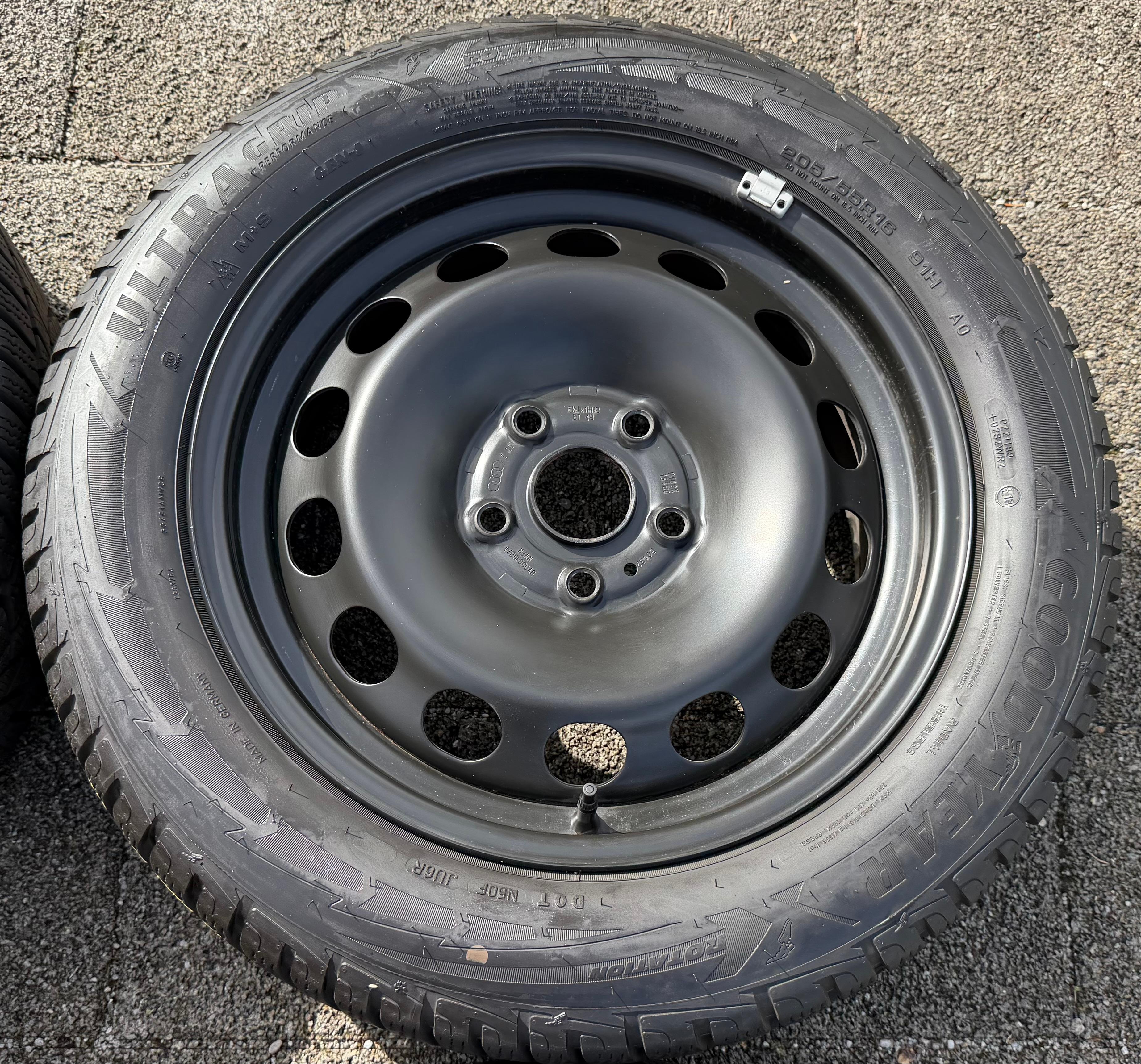 4 Winterräder Audi A3 8V Sportback Cabrio  205/55R16 91H Goodyear 8V0601027A