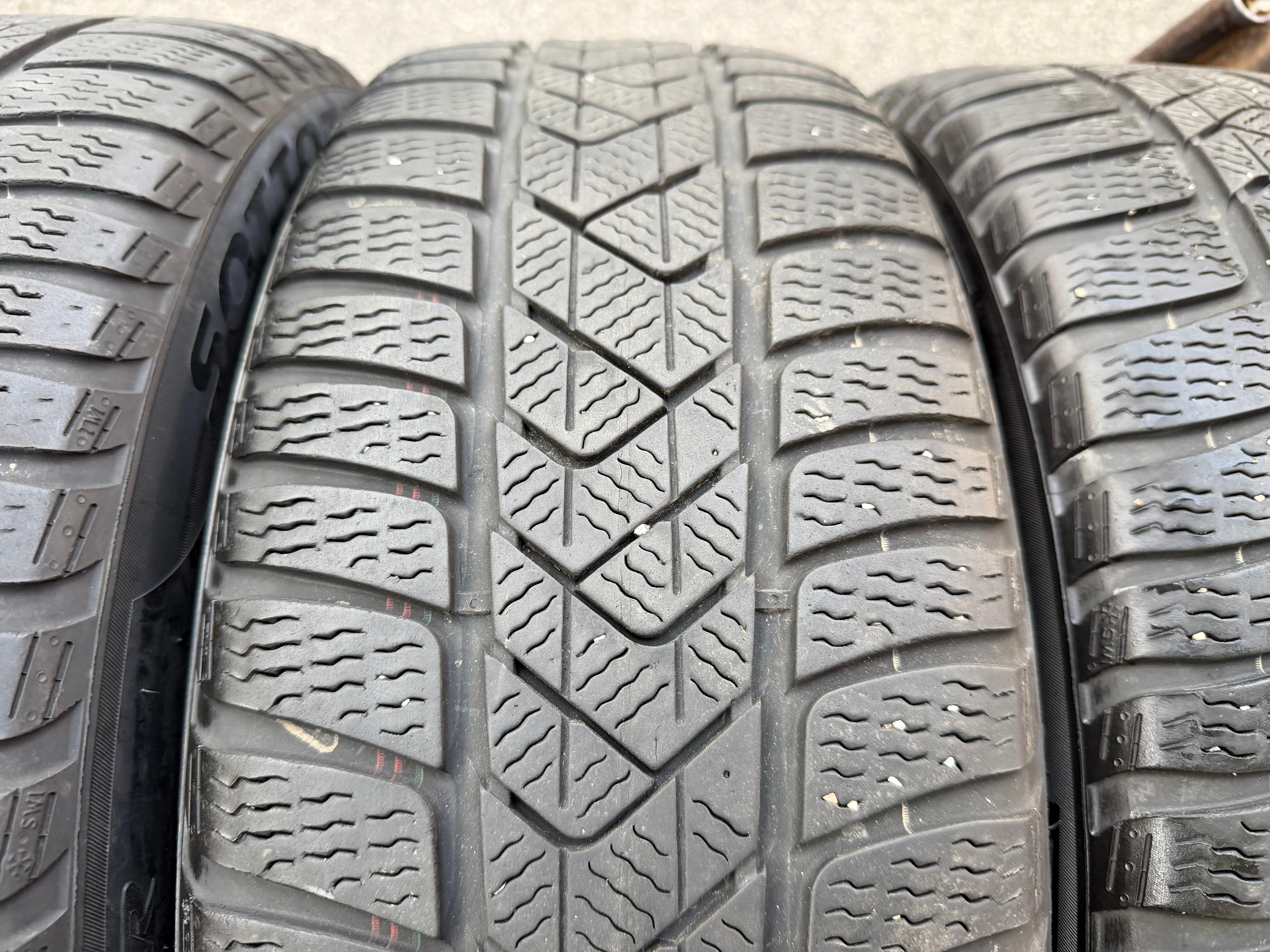 4 ruote complete in lega originali da 17" invernali Audi A3 S3 8Y 8Y0601025L 205/50R17 93H Pirelli 2022