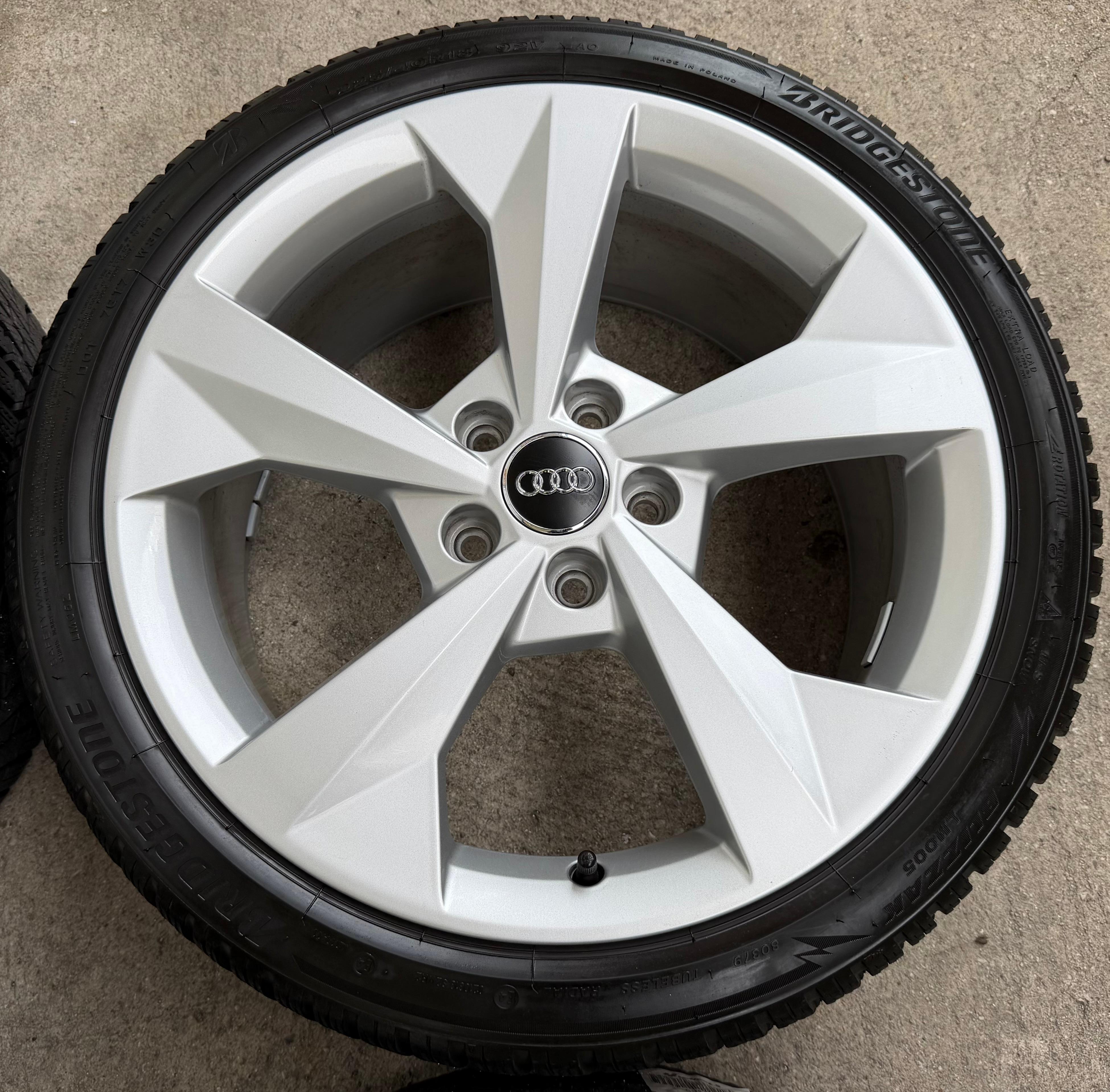 4 Original 18" Alu Winterräder Audi A3 S3 8Y 8Y0601025J 225/40R18 92V Bridgestone 2021