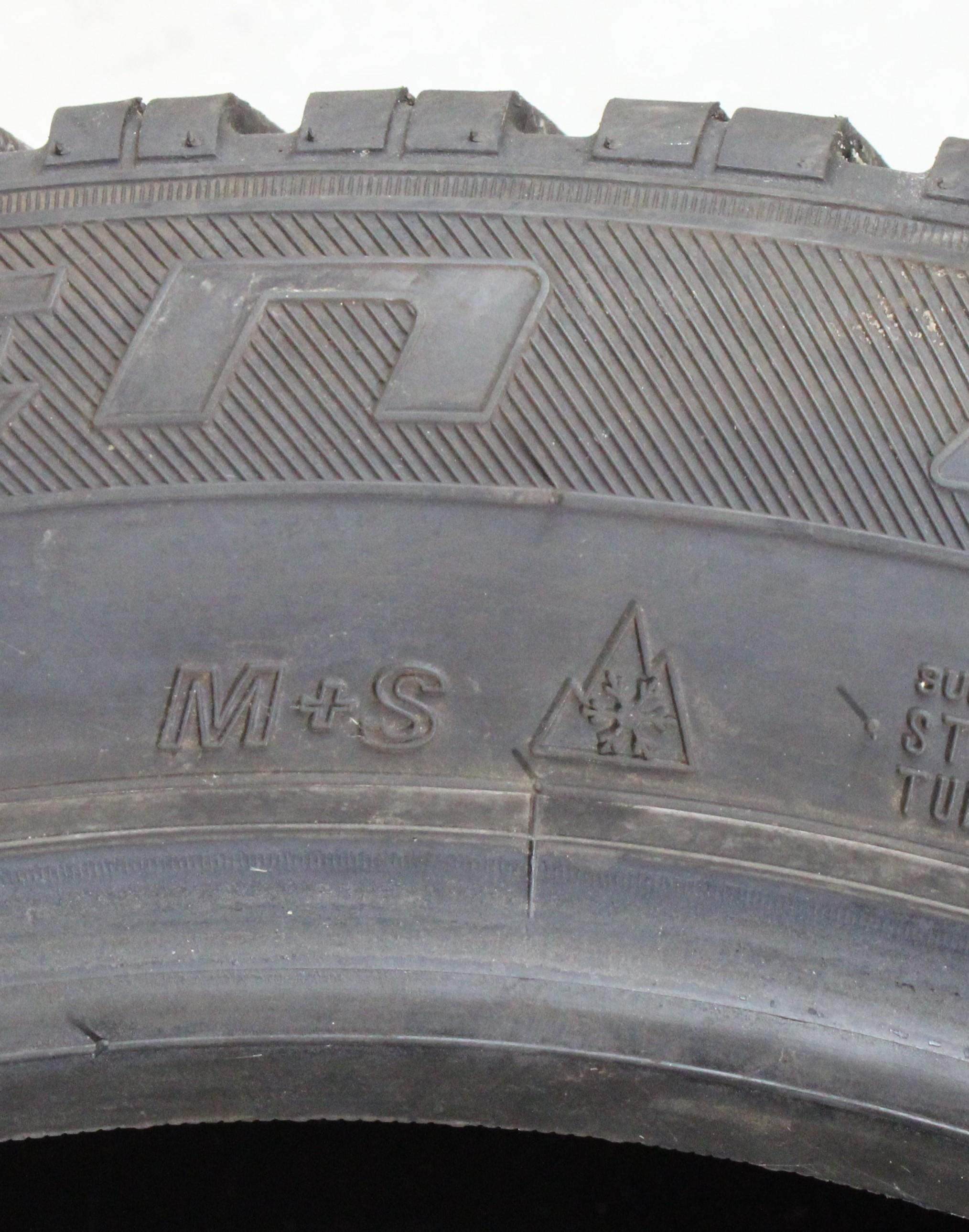 4 x 215/55R17 98V Winterreifen Falken Eurowinter HS01 1x5,5-6mm/2x6-6,5mm/1x7-7,5mm 2022 XL
