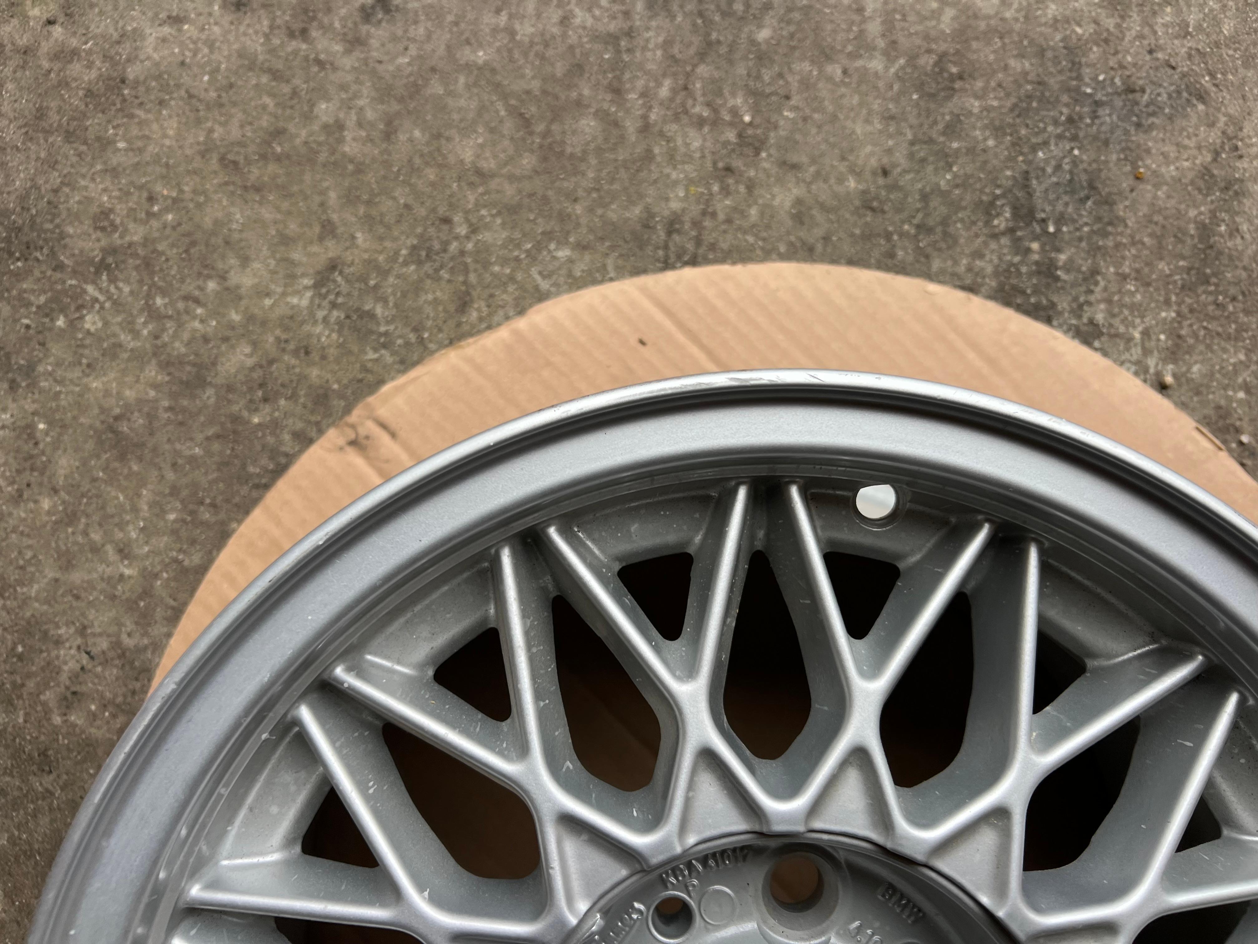 1 jante alu d'origine 14" pour BMW Série 3 E30 2225540 6,5x14 ET30 à rayons en croix