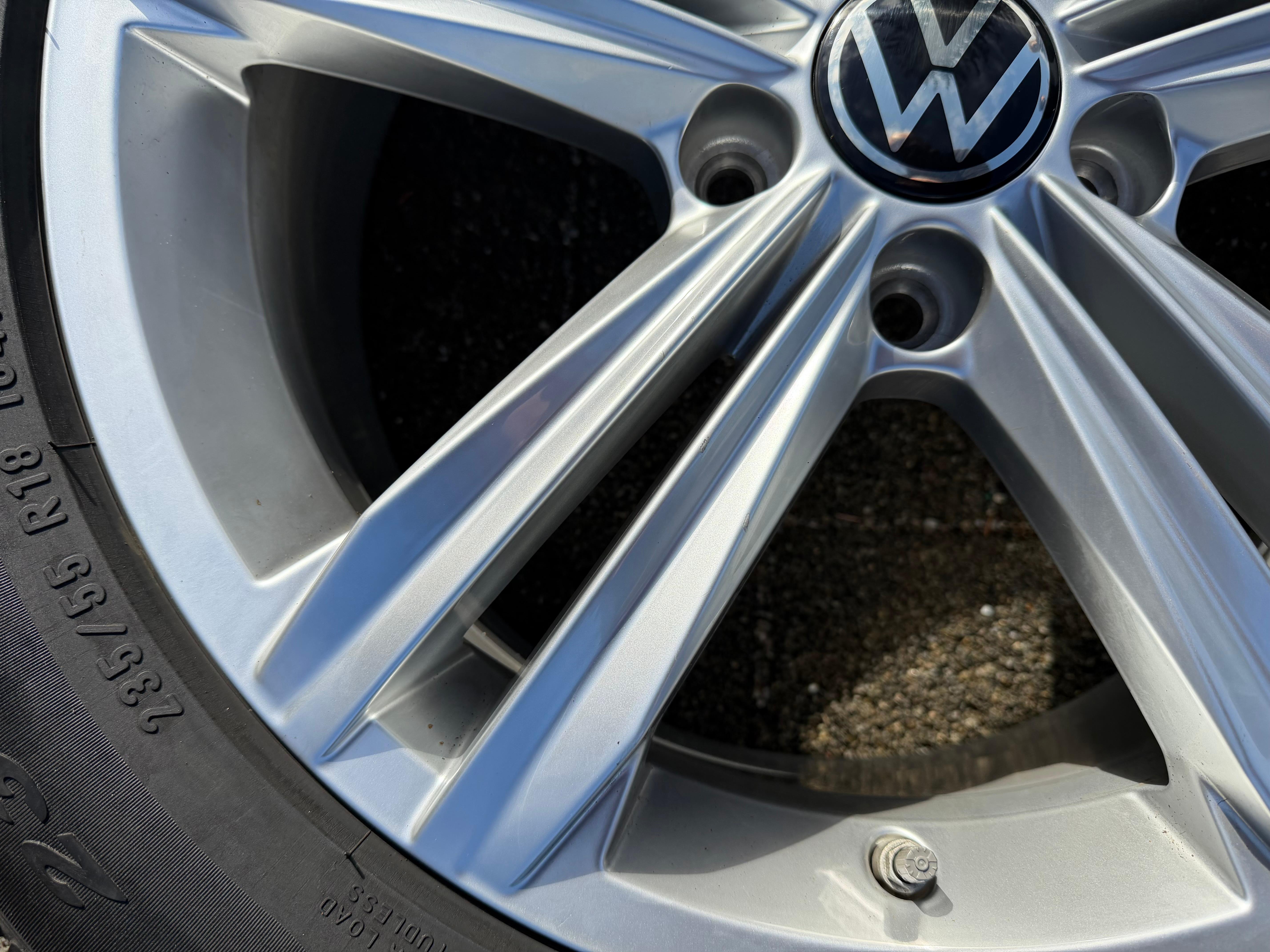 4 ruedas de invierno de aleación originales de 18" para VW Tiguan II 5NA 235/55R18 104H 5NA601025M Sebring Pirelli