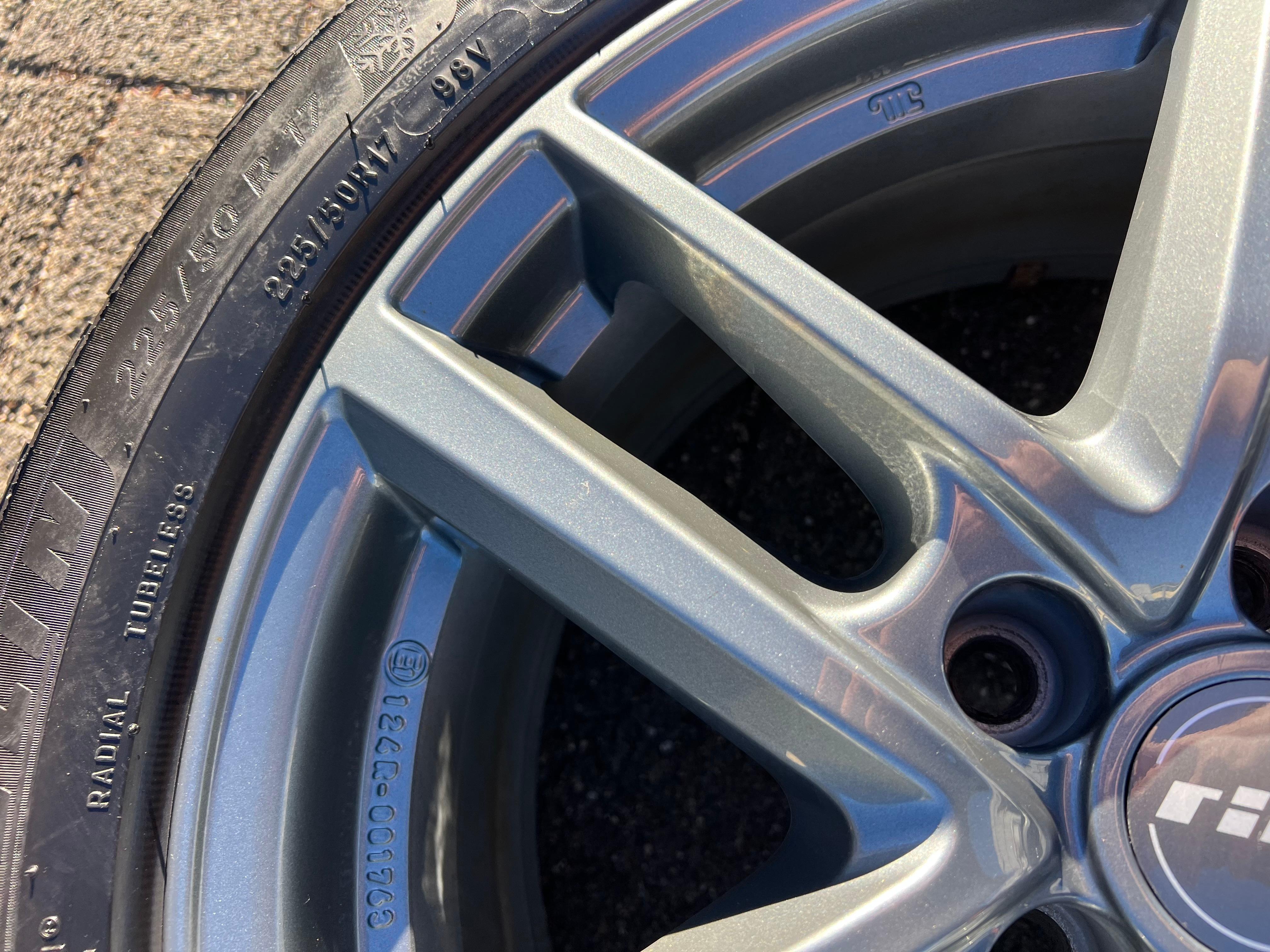 RUOTE IN LEGA 17" INVERNALI BMW SERIE 2 G42 SERIE 3 G20 G21 SERIE 4 G22 G23 225/50R17 98V RDKS