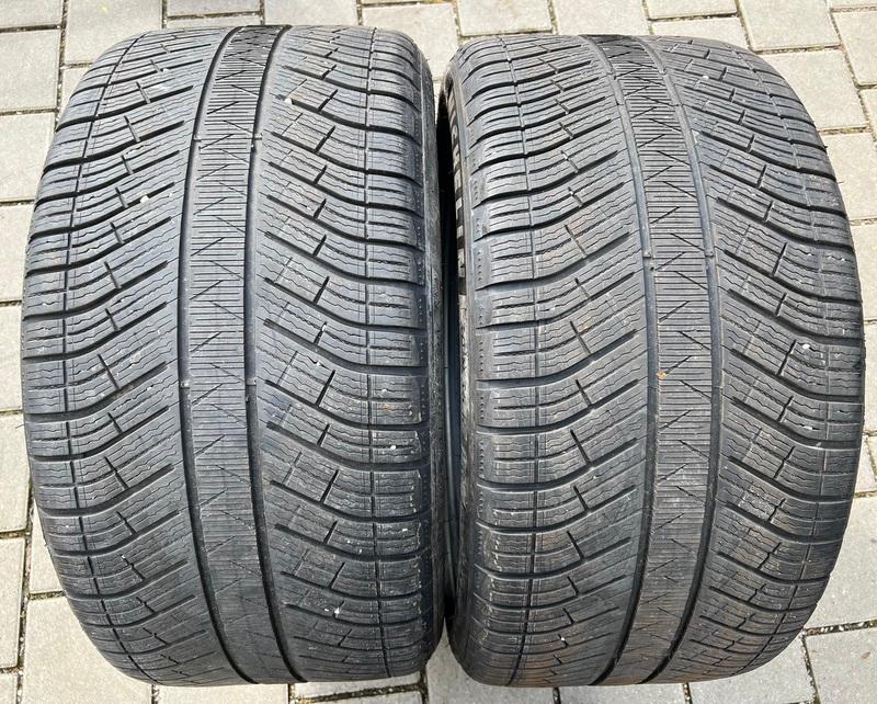 2 x 305/35R21 109V Winterreifen Michelin Pilot Alpin 5 SUV N0 in der Mitte 4,5mm und auf den Schultern 5,5mm. 2020