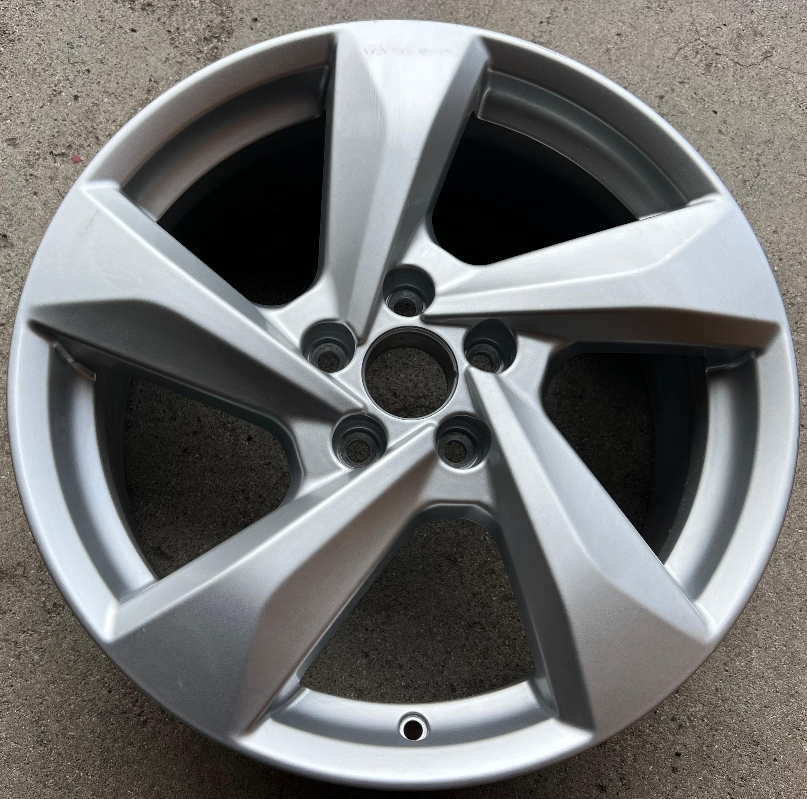 1 X CERCHIO IN LEGA ORIGINALE DA 18" AUDI Q3 F3 83A601025H 7x18 ET43 CERCHIO FREIHAUS