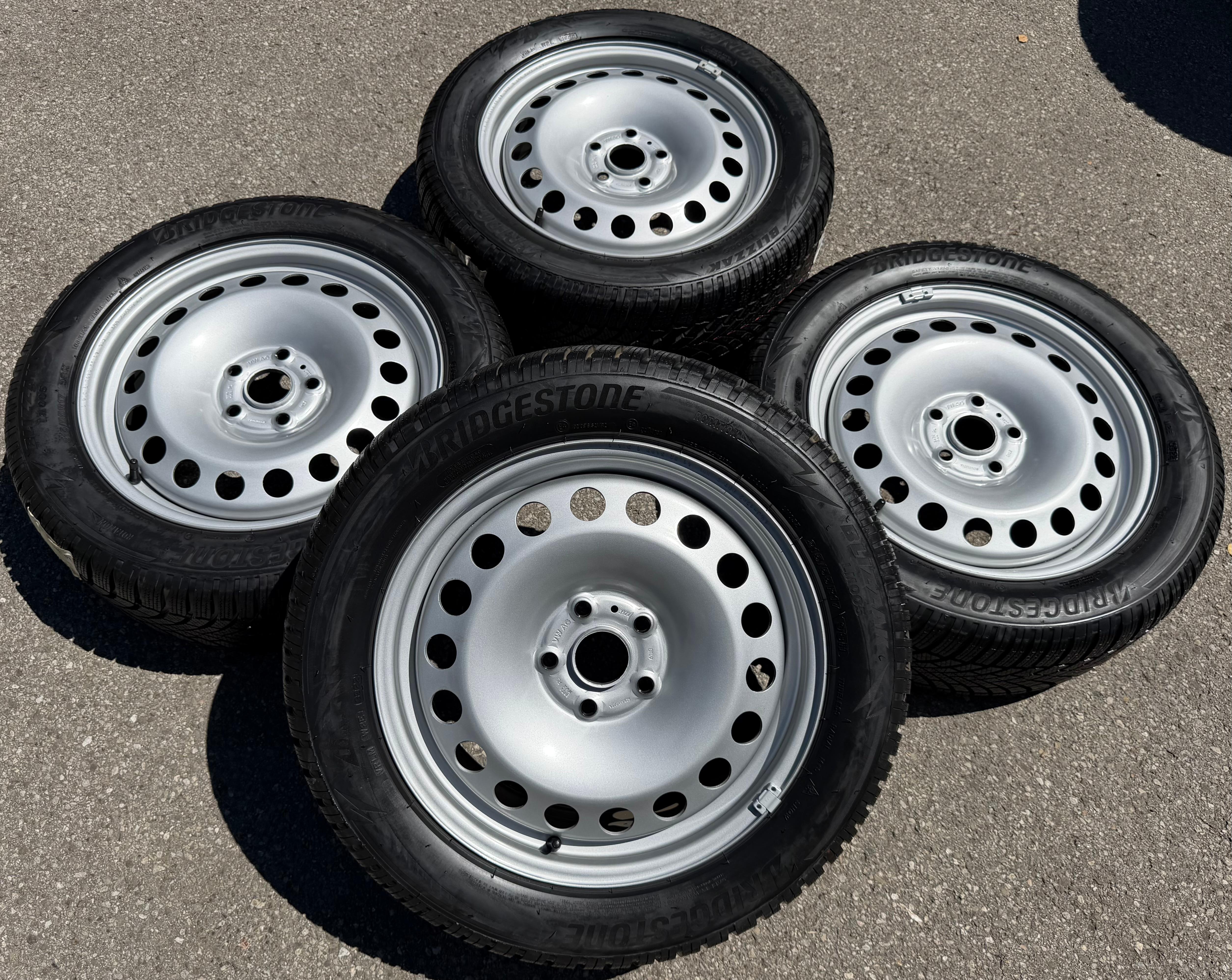 4 ruote invernali originali da 17" per VW Caddy V, 215/55R17 98H, 5R3601027A, Bridgestone, 2022